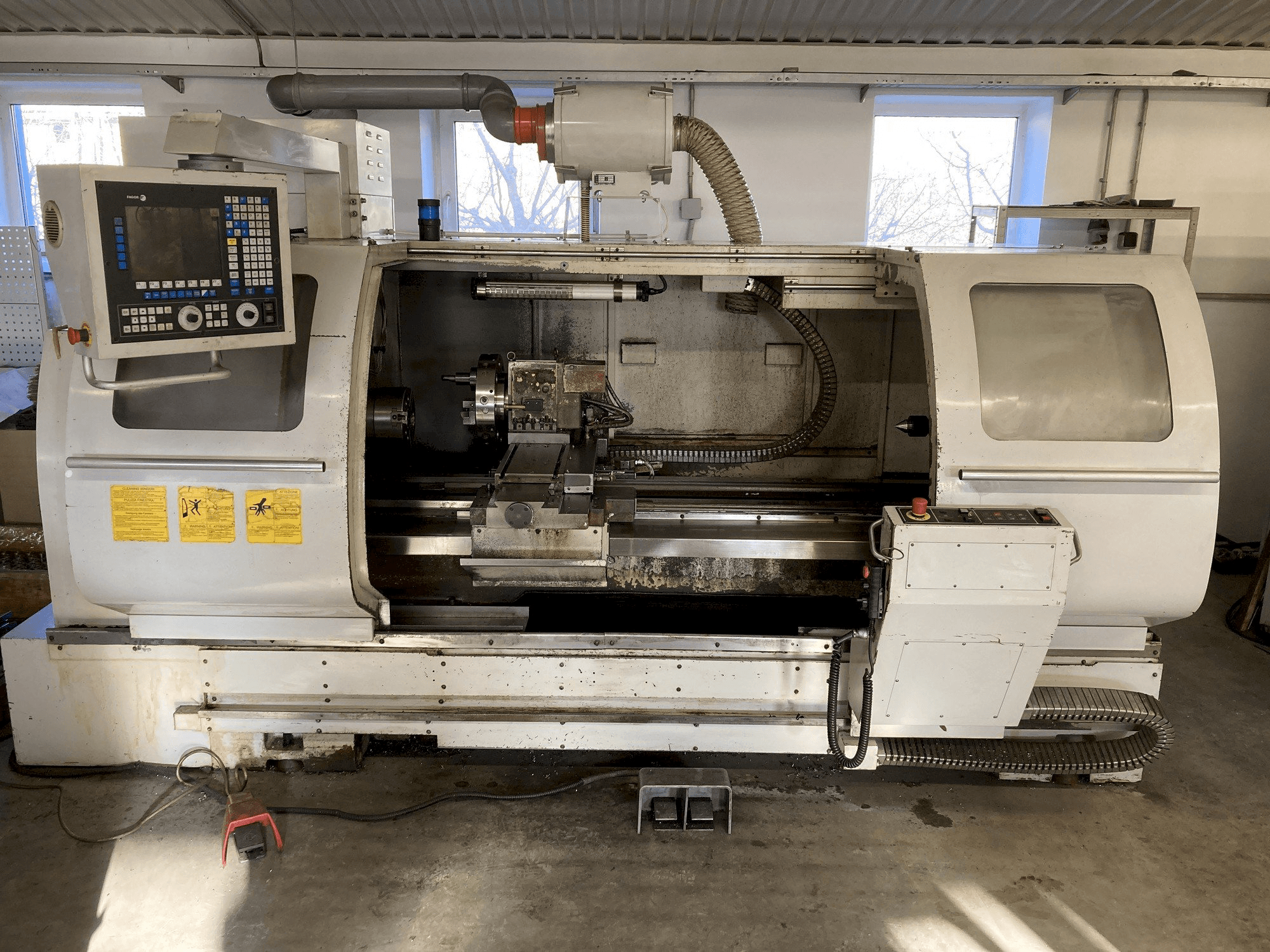 Vista Frontal da FERMAT SF 48-1500 CNC máquina