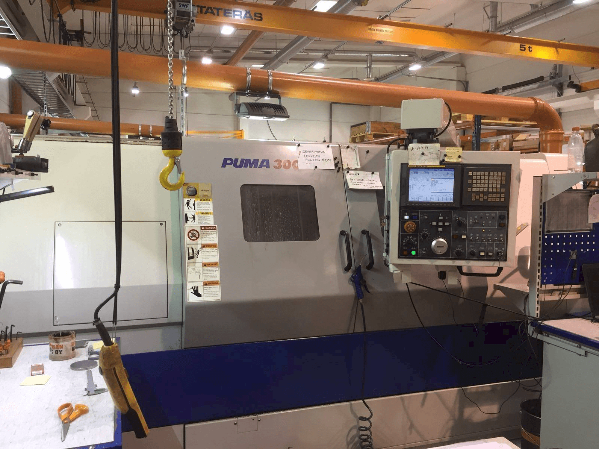 Vista Frontal da Doosan Puma 300LC máquina
