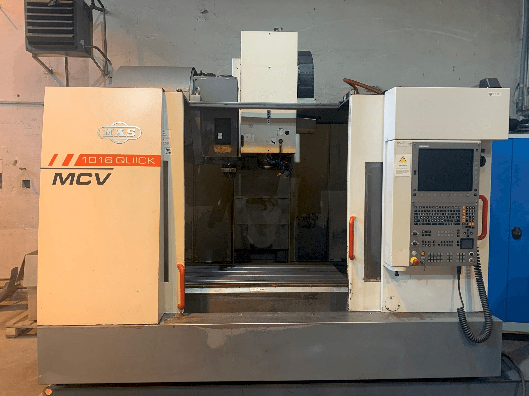 Vista Frontal da KOVOSVIT MAS MCV 1016 QUICK máquina