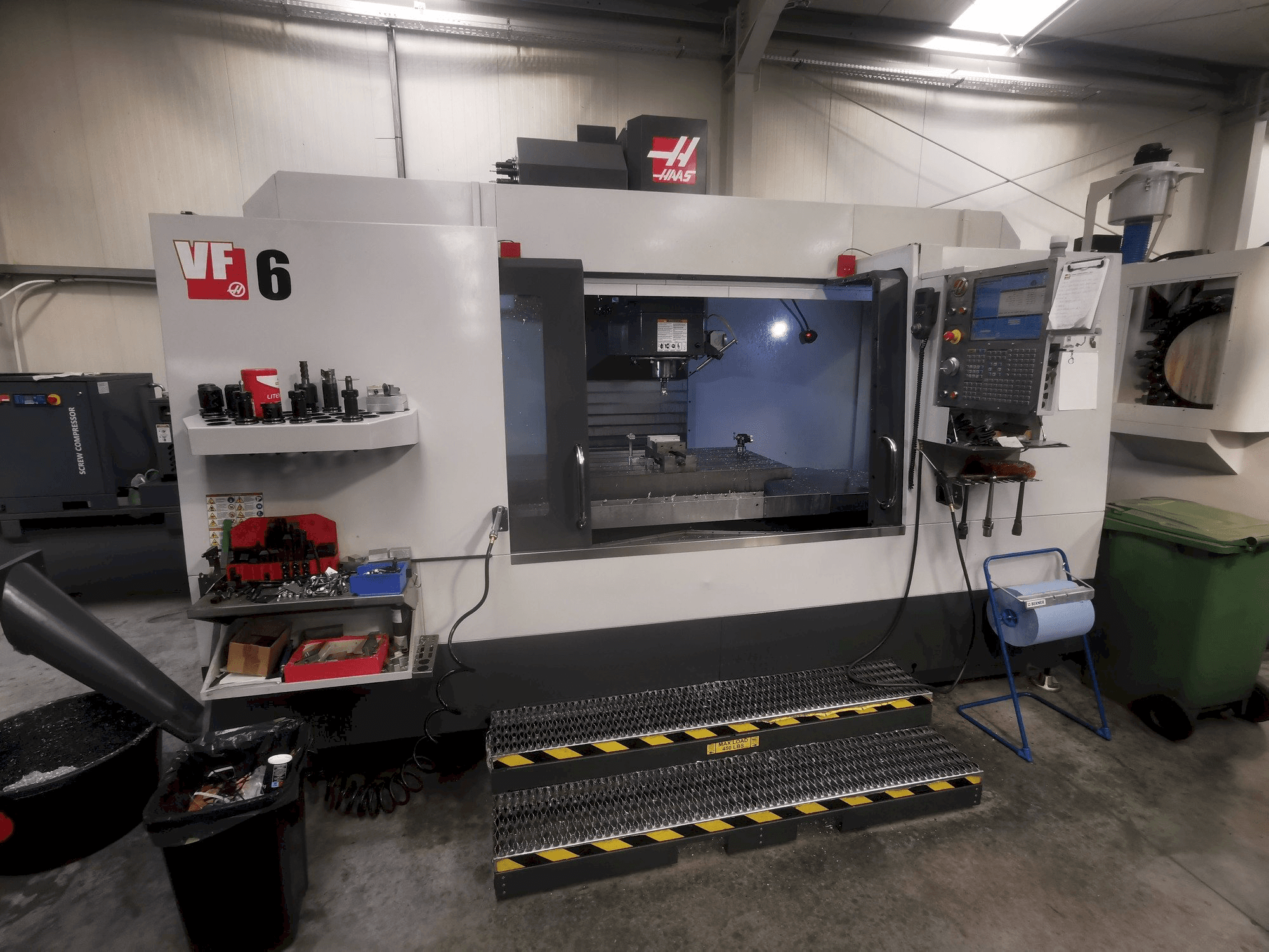 Vista Frontal da HAAS VF-6/40 máquina
