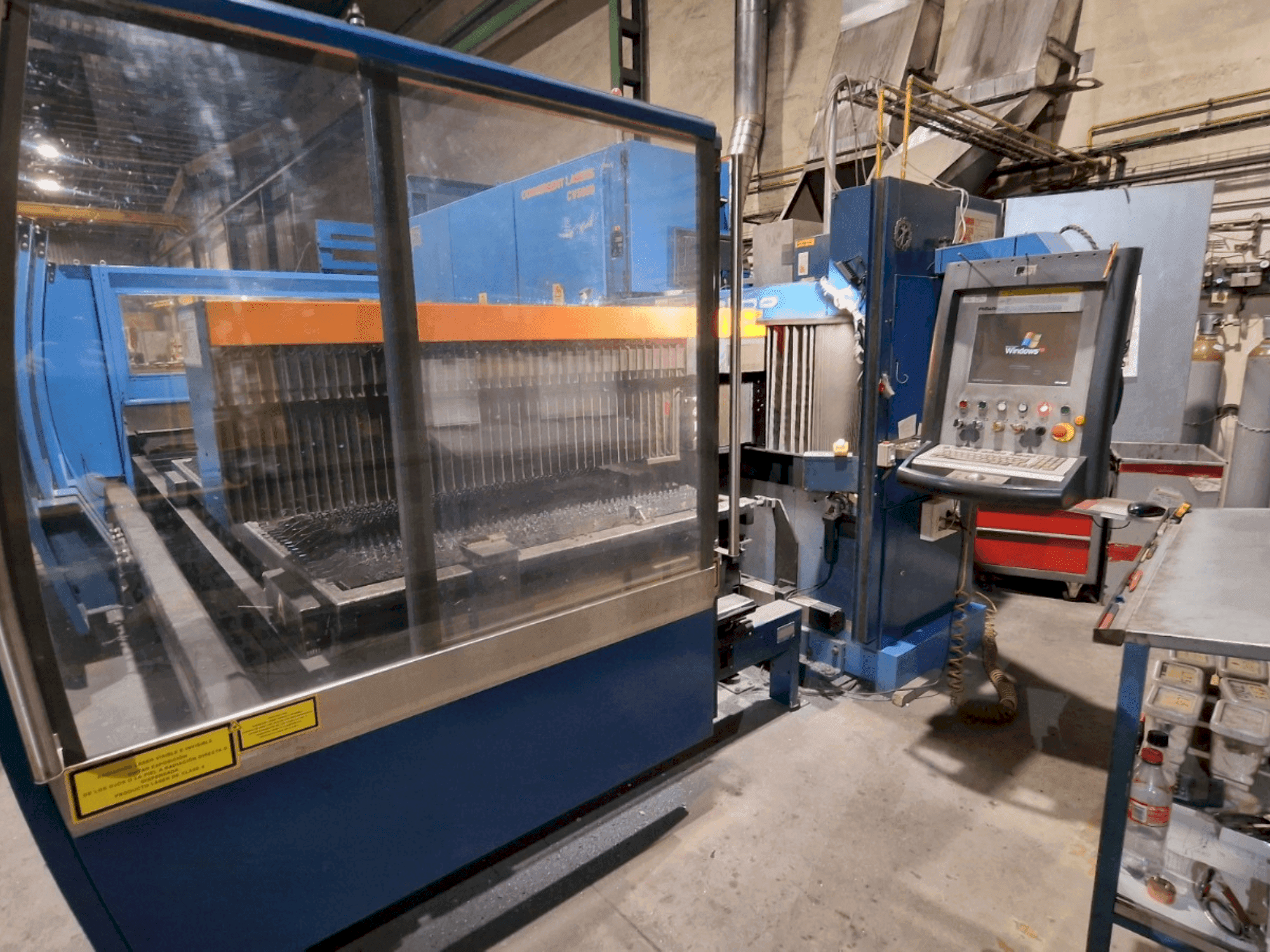 Vista Frontal da Prima Industrie PLATINO 1530 máquina