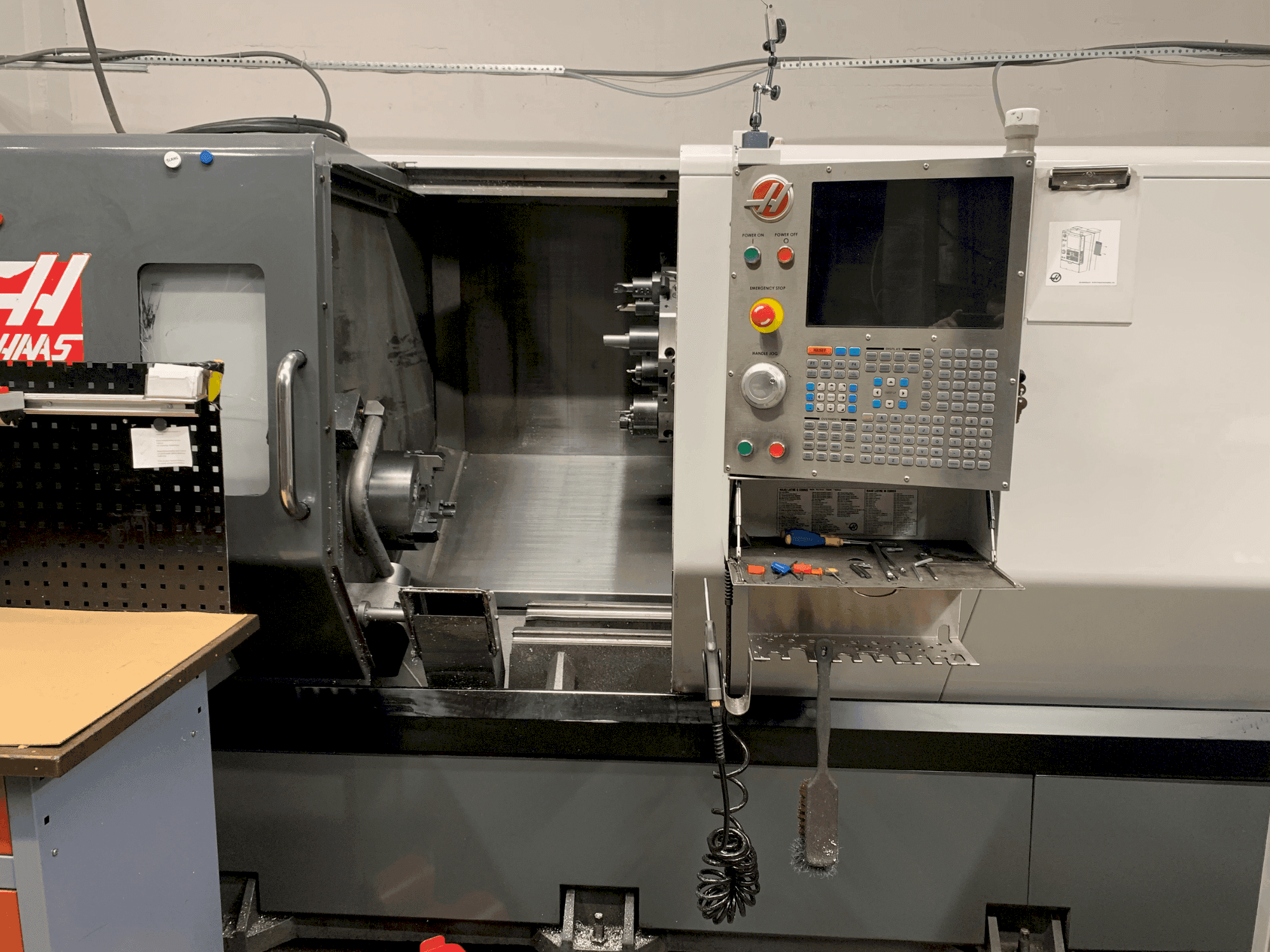 Vista Frontal da HAAS ST-30Y máquina