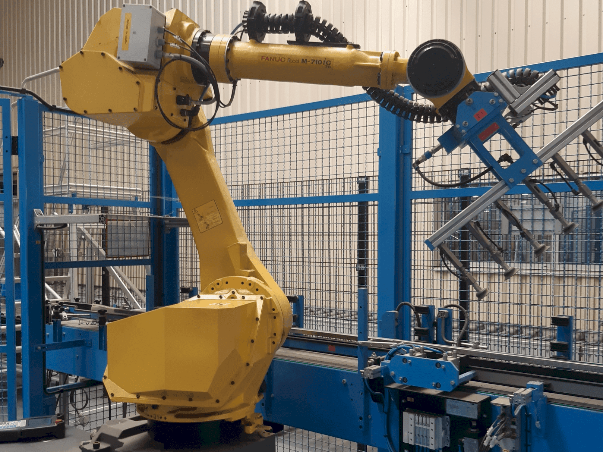 Vista Frontal da FANUC M-710iC máquina