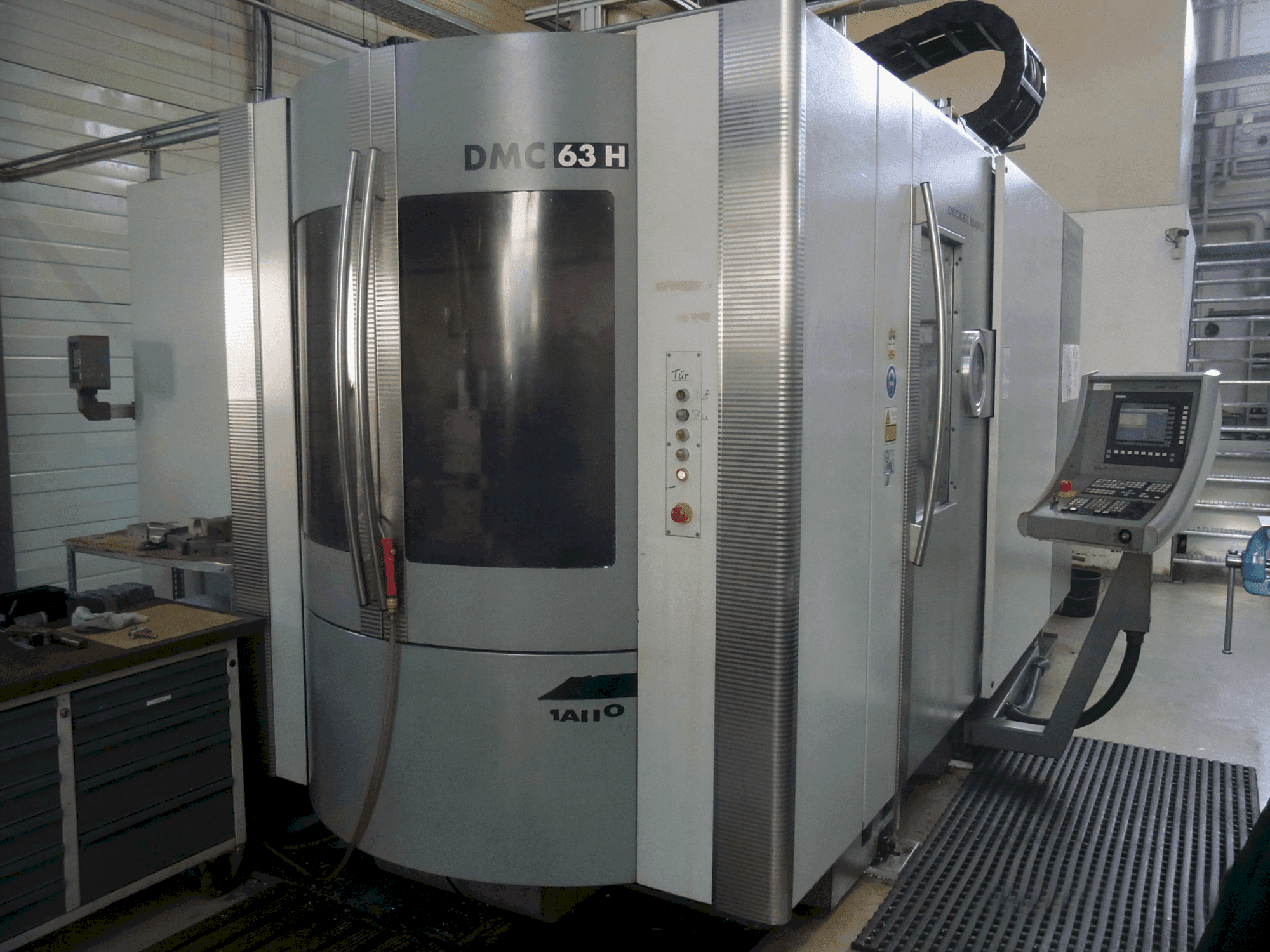 Vista Frontal da DECKEL MAHO DMC 63 H máquina