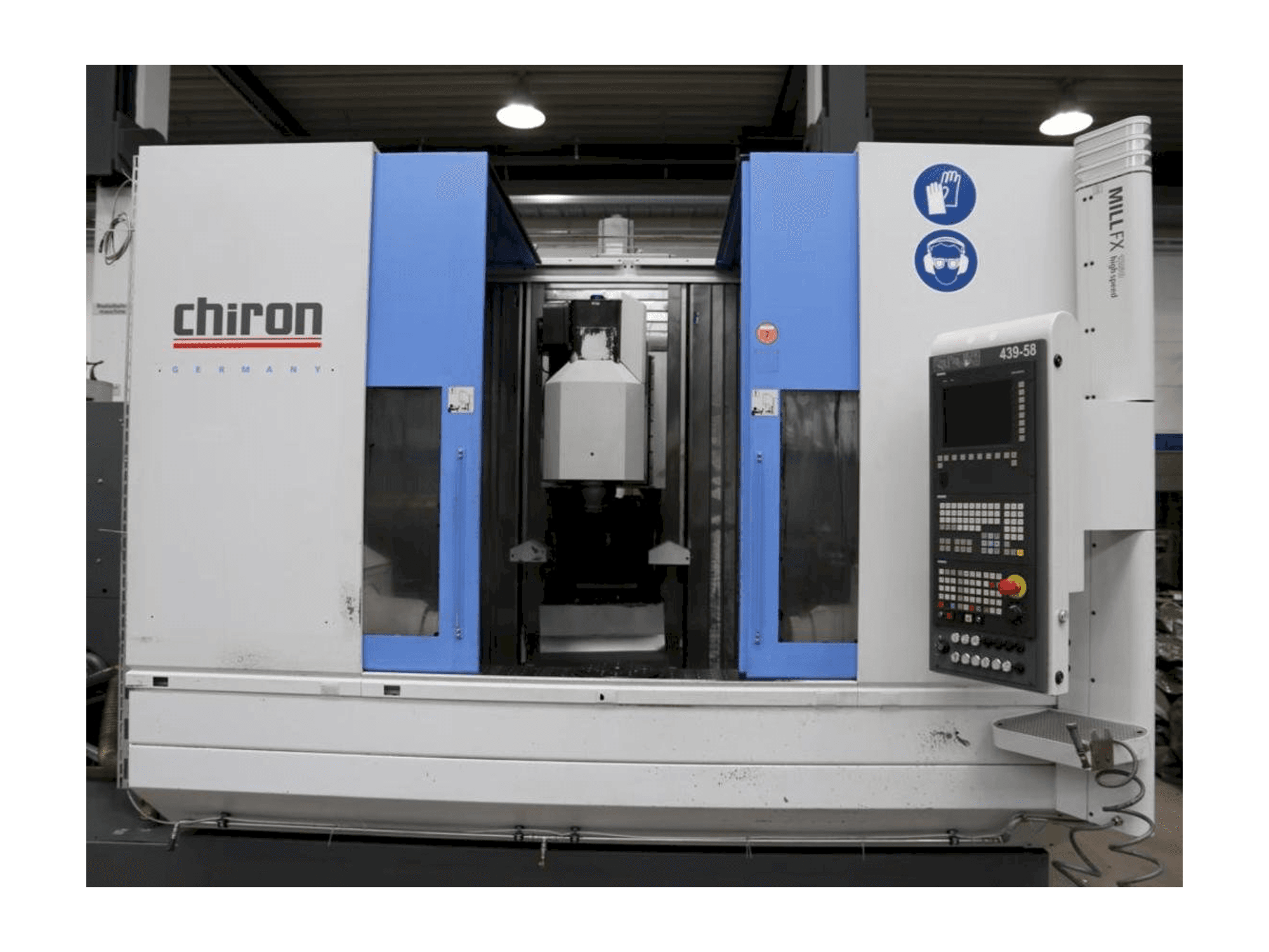 Vista Frontal da CHIRON Mill 1250 máquina
