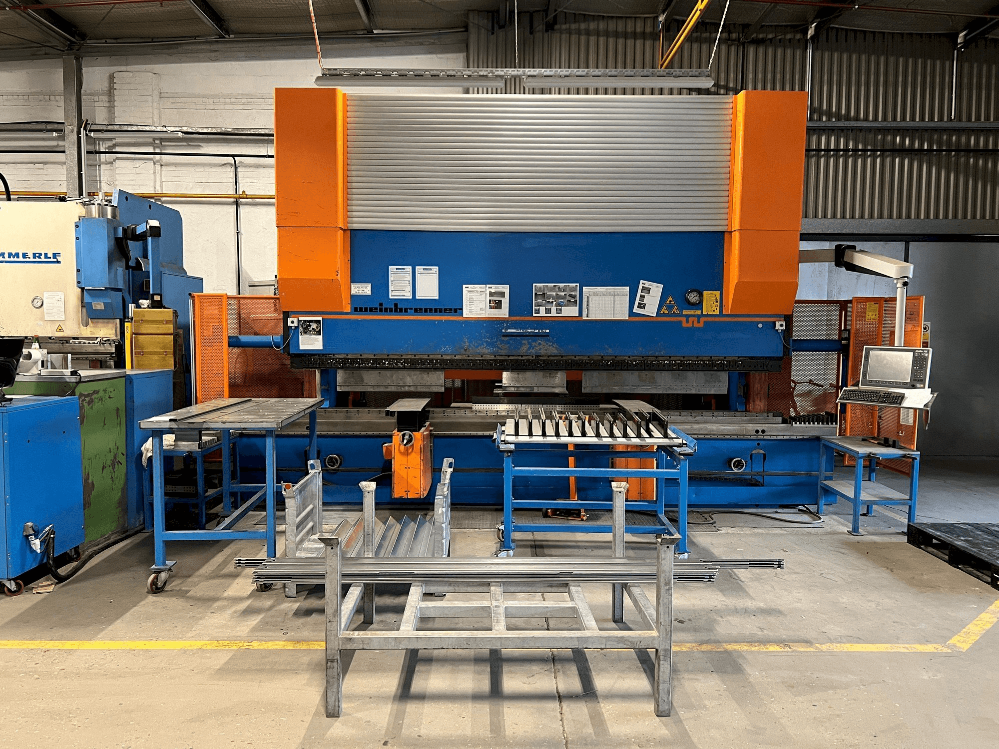 Vista Frontal da Weinbrenner GP400 máquina