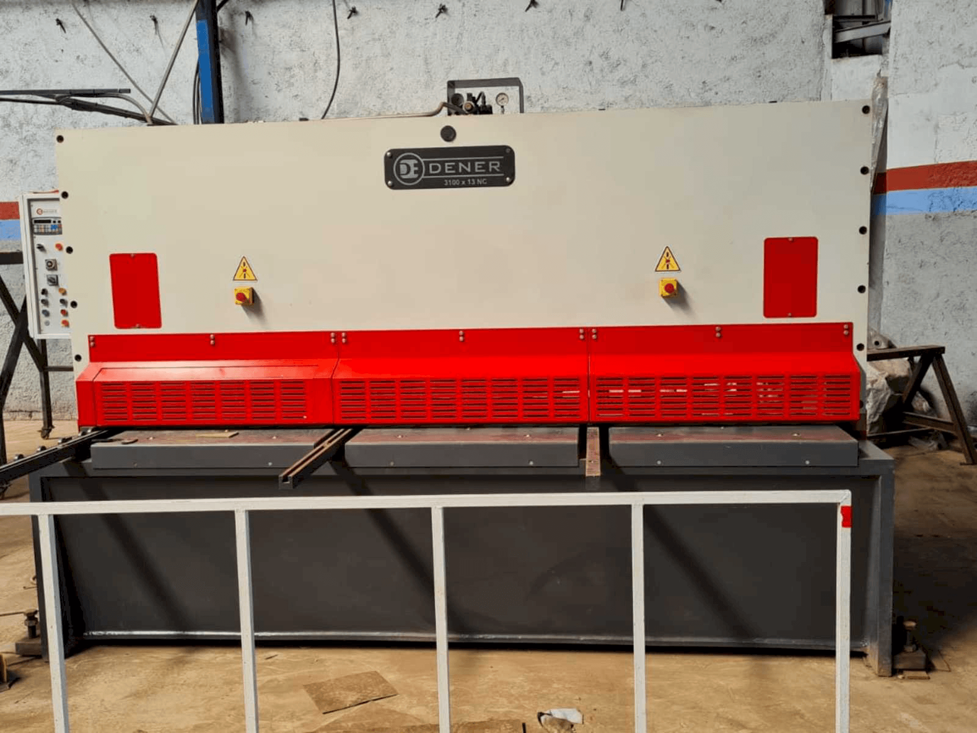 Vista Frontal da DENER BS 3013 máquina