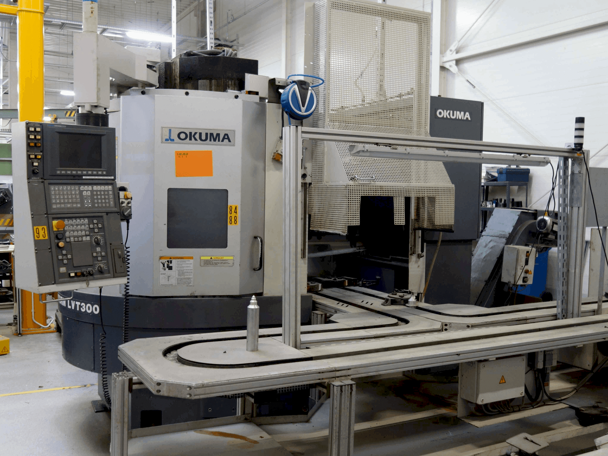 Vista Frontal da Okuma LVT 300 máquina