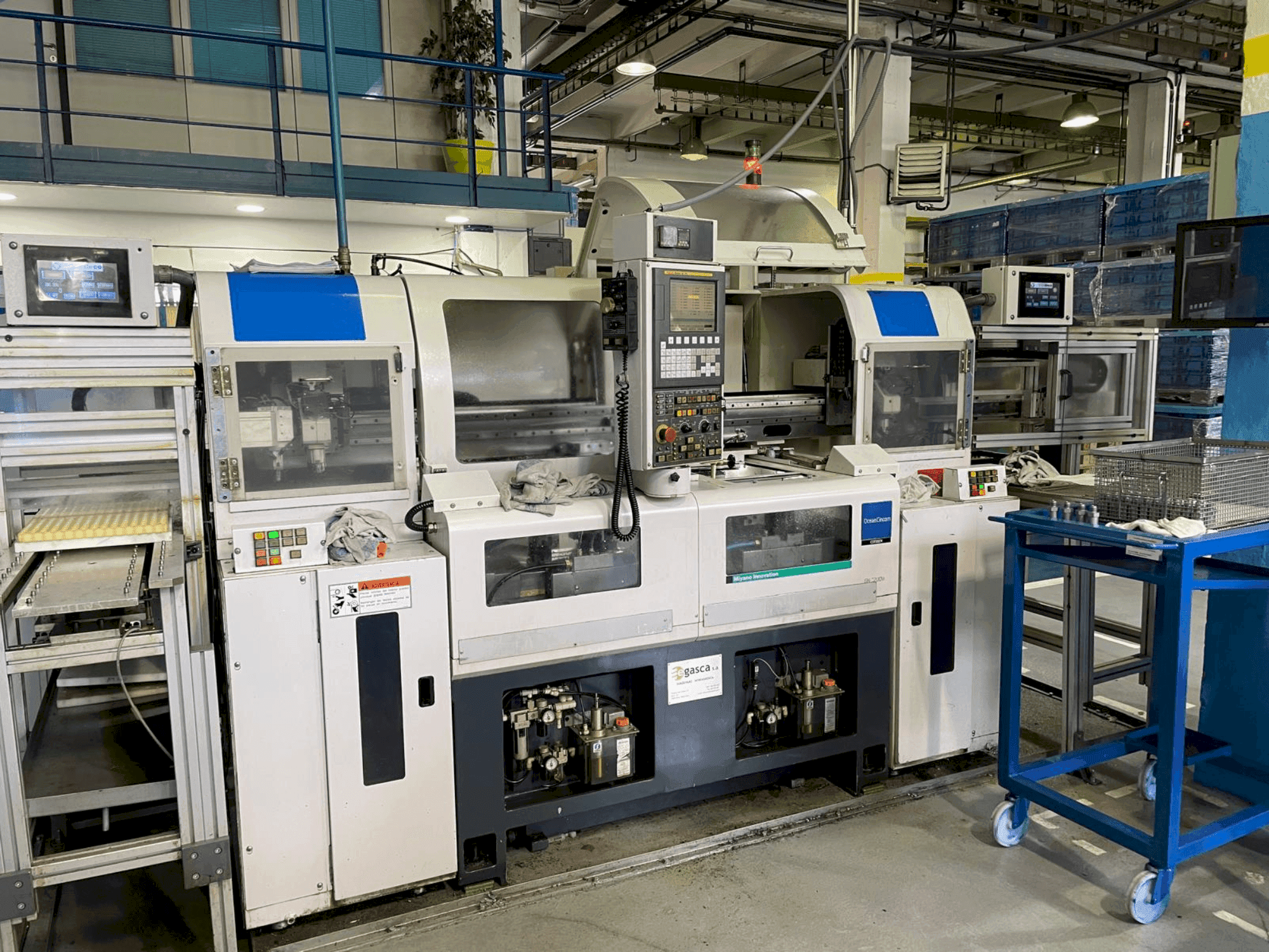 Vista Frontal da Miyano GN-3200W máquina