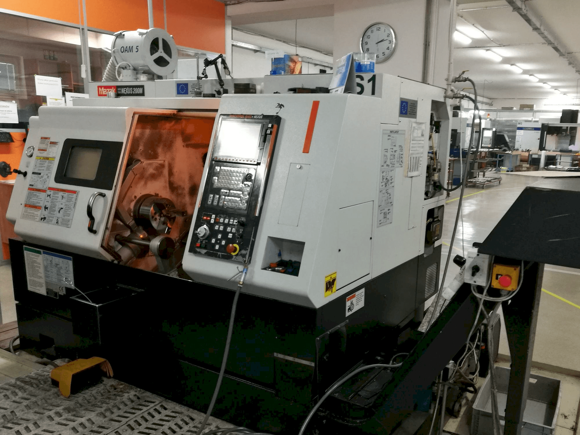 Vista Frontal da Mazak QTN-200M máquina
