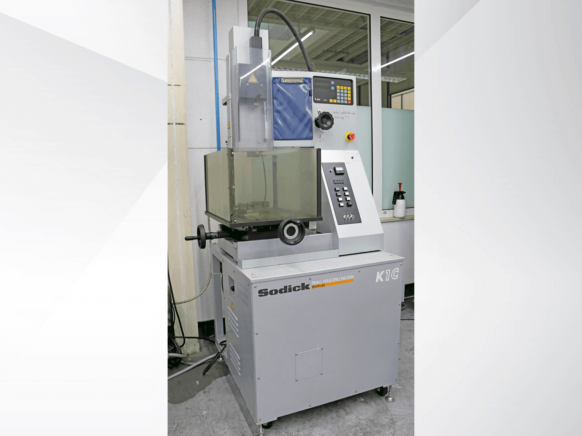 Vista Frontal da Sodick KIC máquina