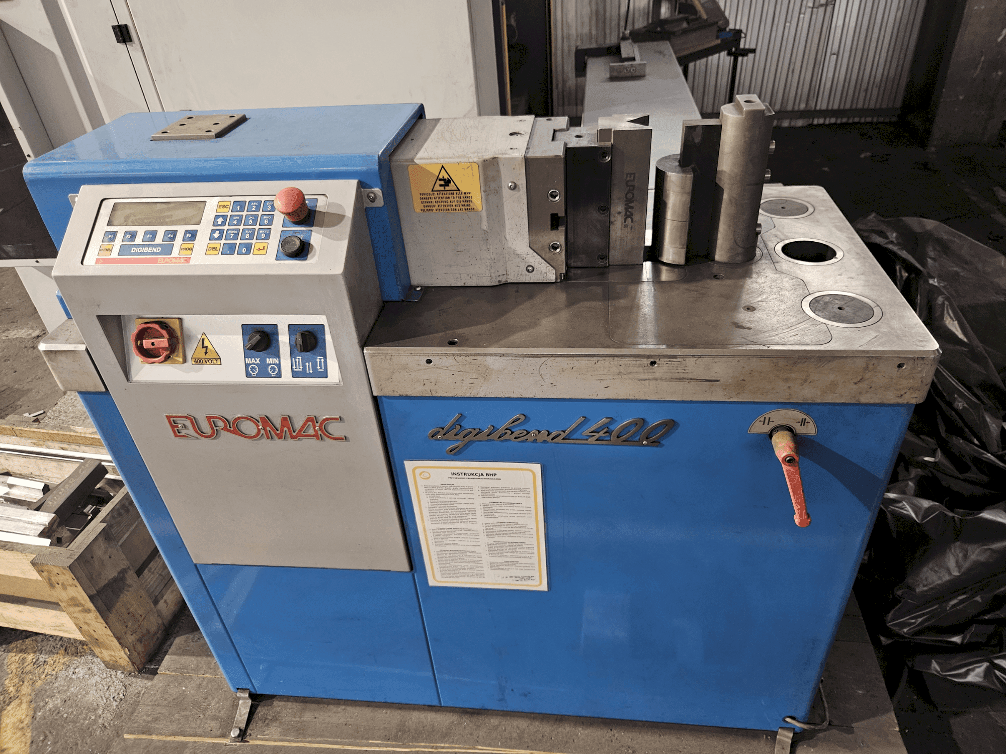 Vista Frontal da Euromac DIGIBEND 400 CNC máquina