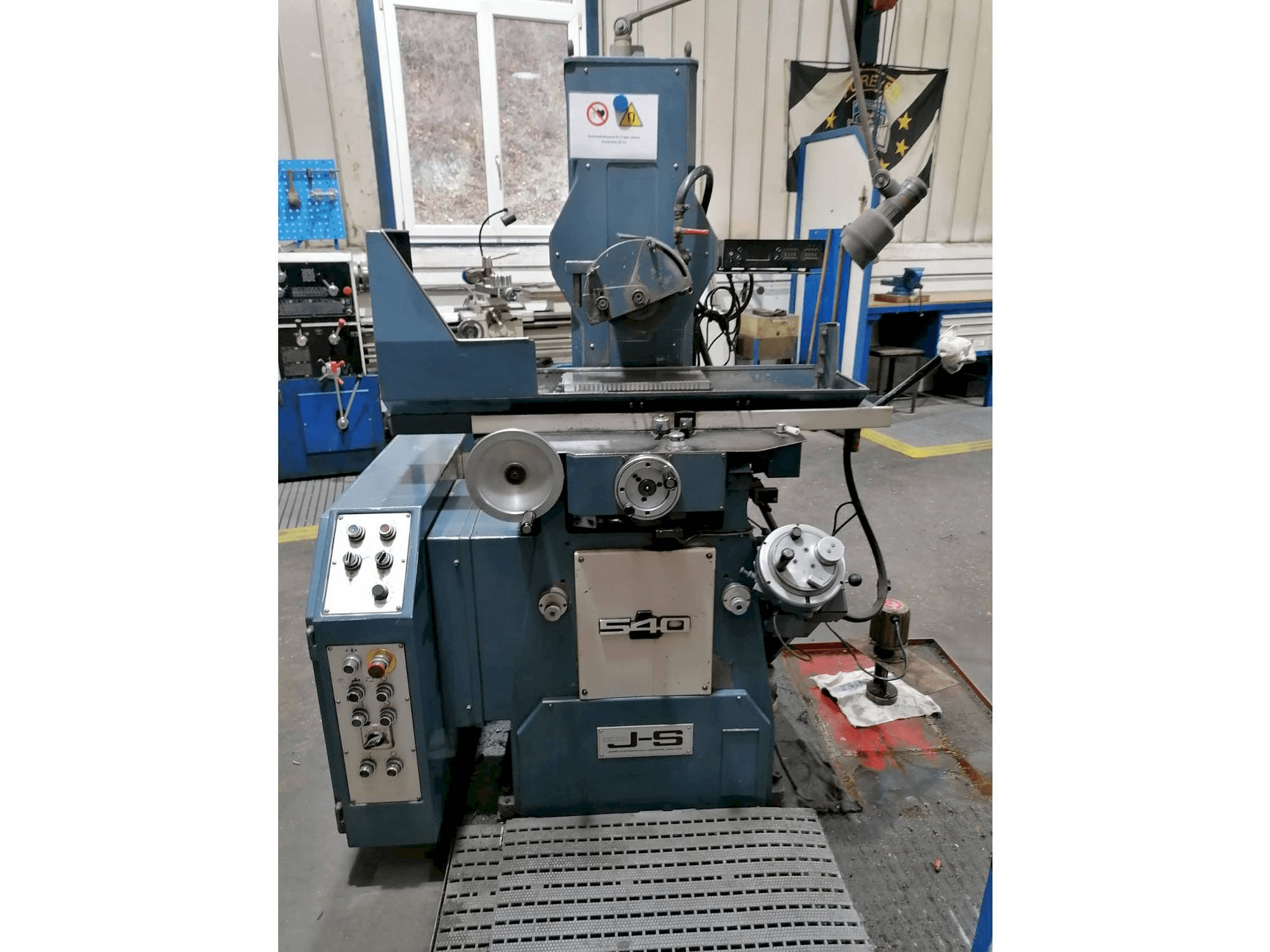 Vista Frontal da Jones & Shipman 540 máquina