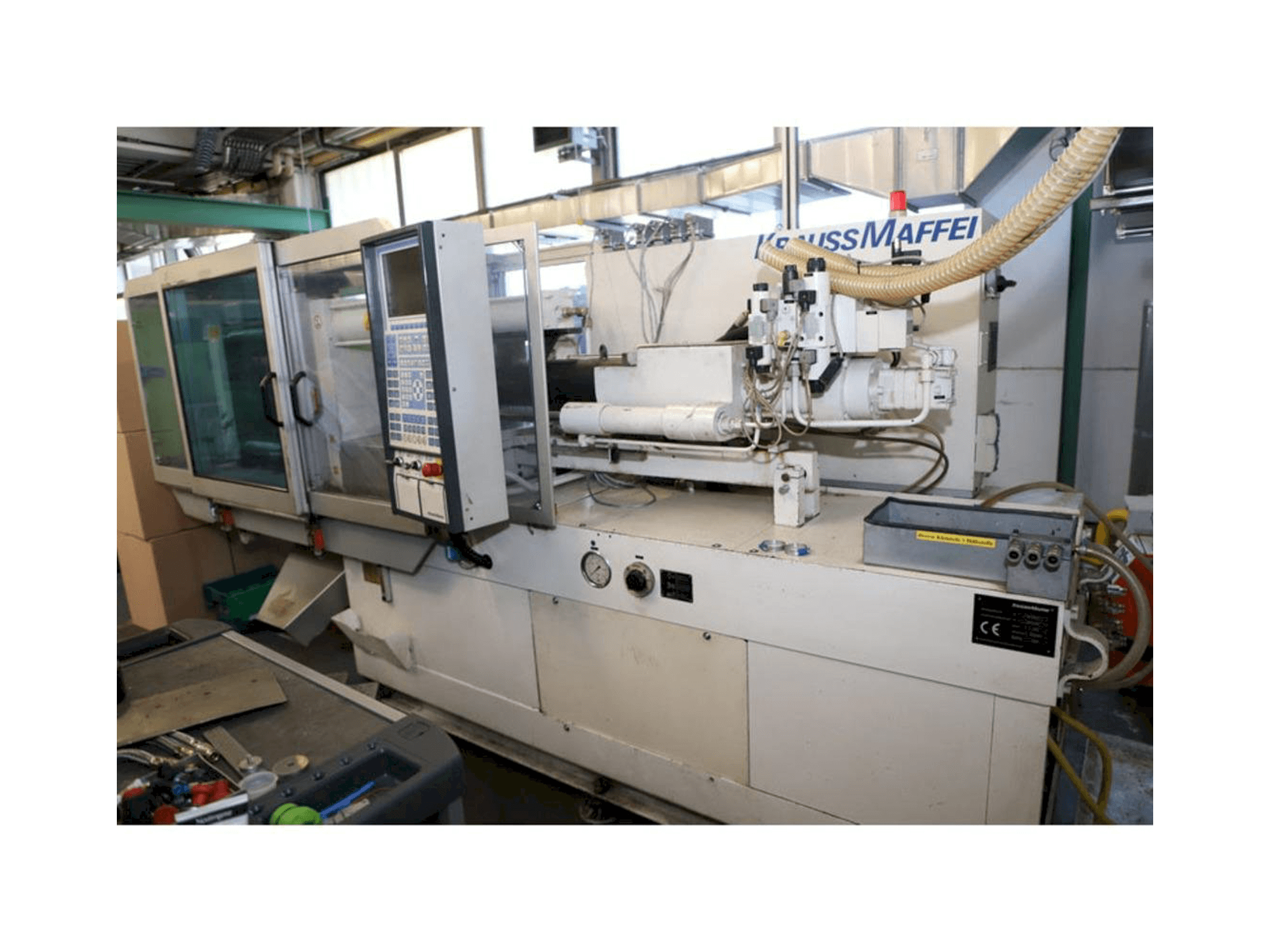 Vista Lateral Direita da Krauss Maffei 65-220 C1 máquina
