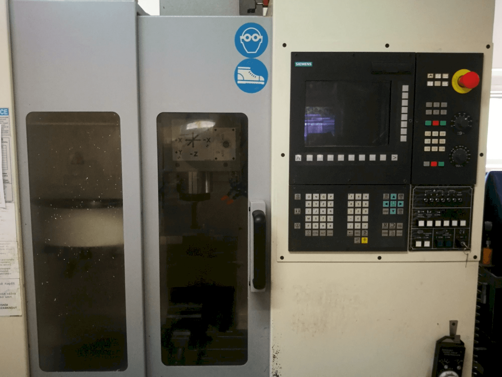 Vista Frontal da Chevalier 1418 VMC-40 máquina