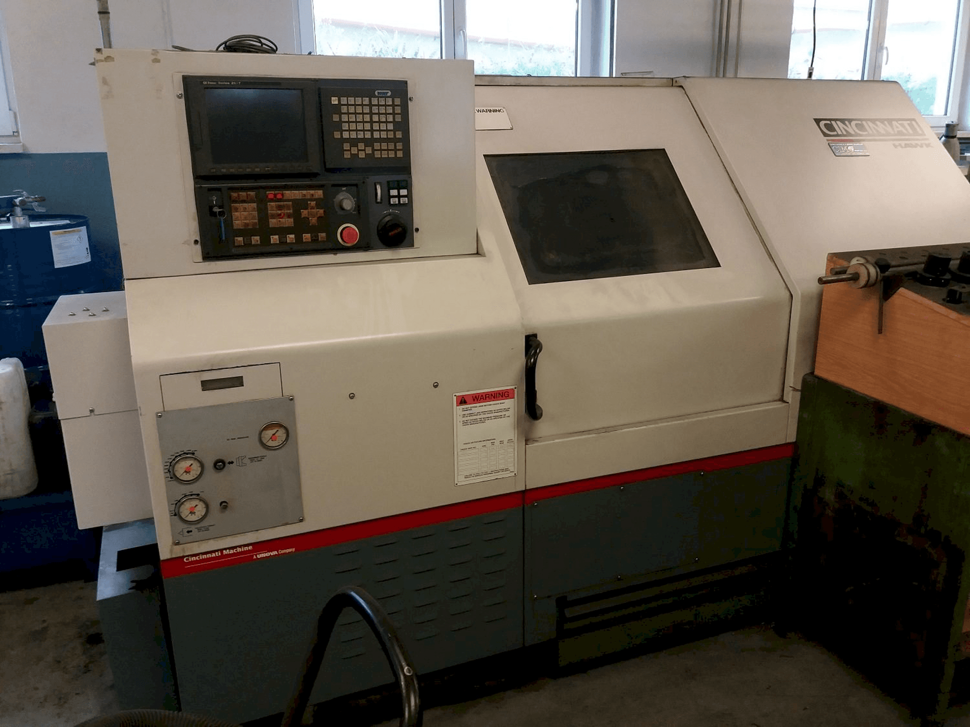 Vista Frontal da Cincinnati HAWK-200M máquina