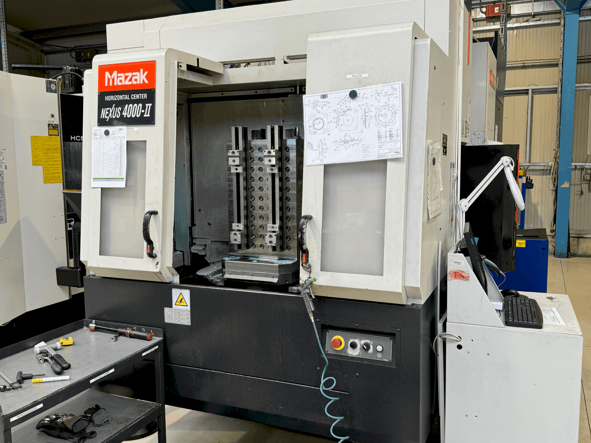Vista Frontal da Mazak HCN 4000 II máquina