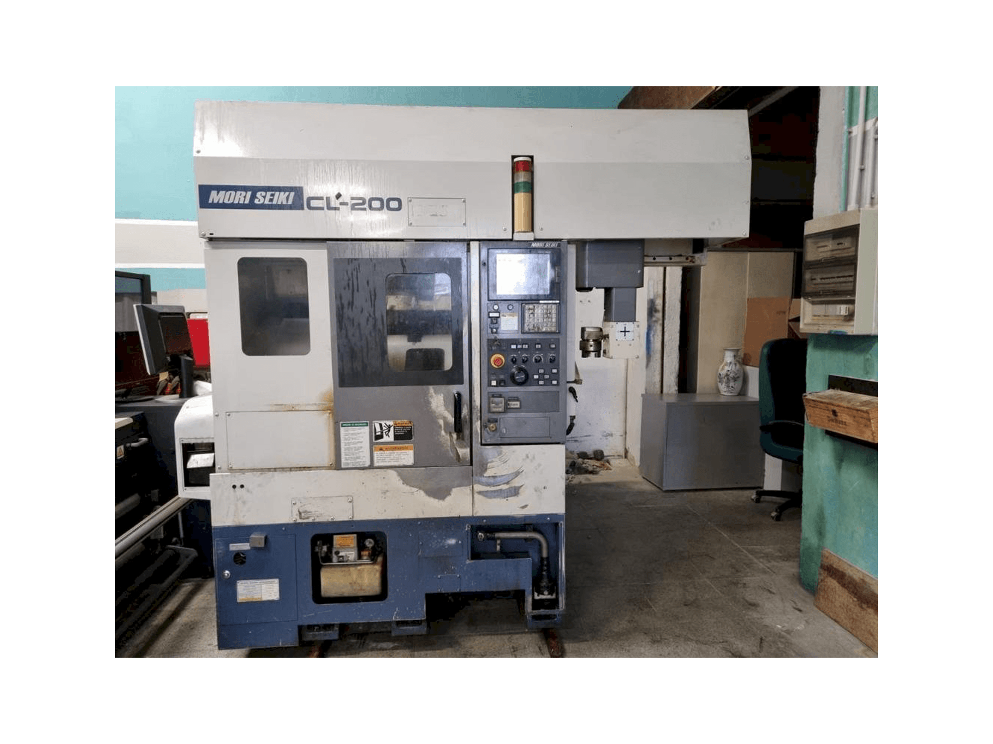 Vista Frontal da MORI SEIKI CL-200 máquina