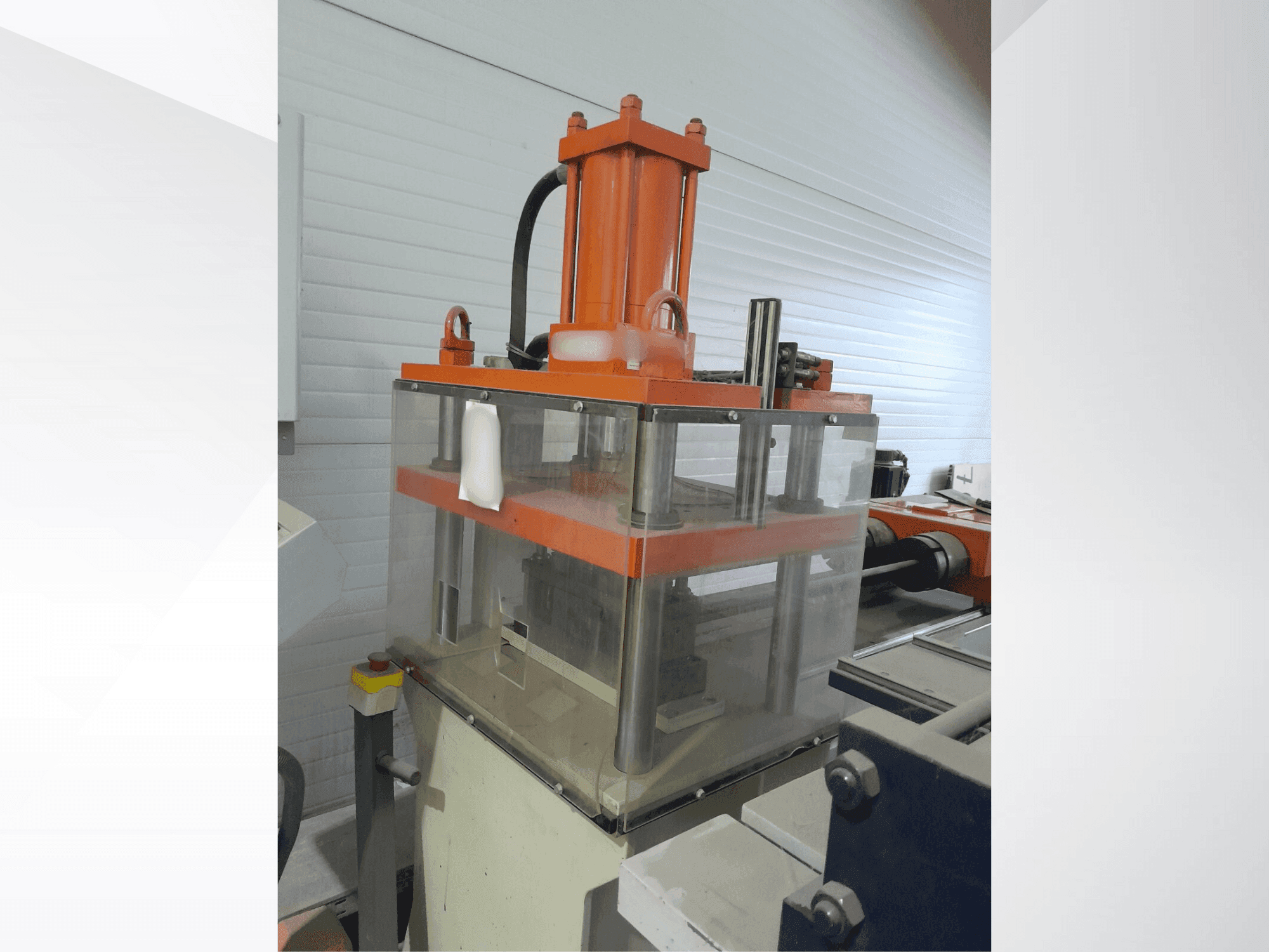 Vista Frontal da UZMA MAKINA PDM 30 máquina