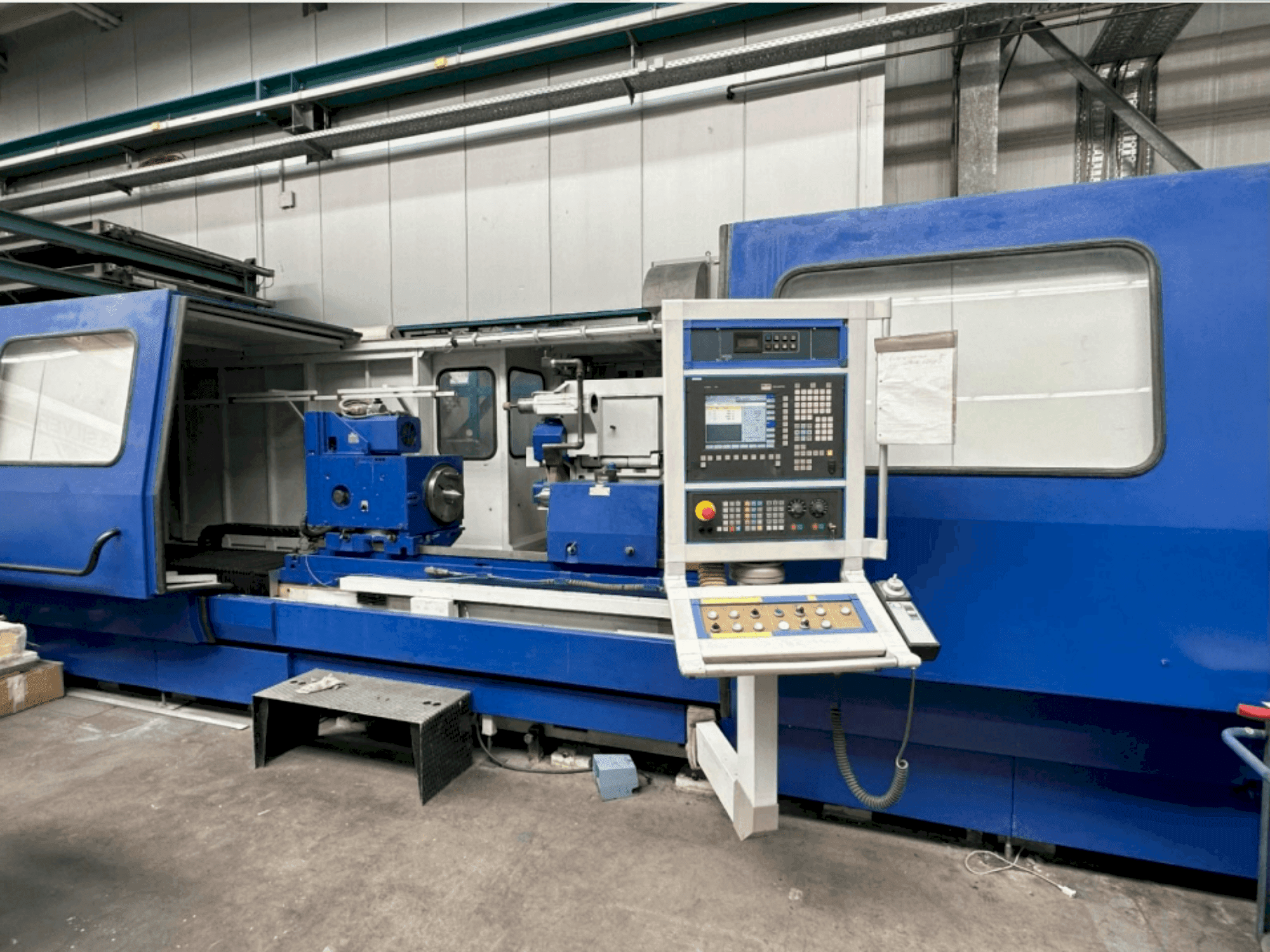 Vista Frontal da Cetos BUC 63C CNC/2000 máquina