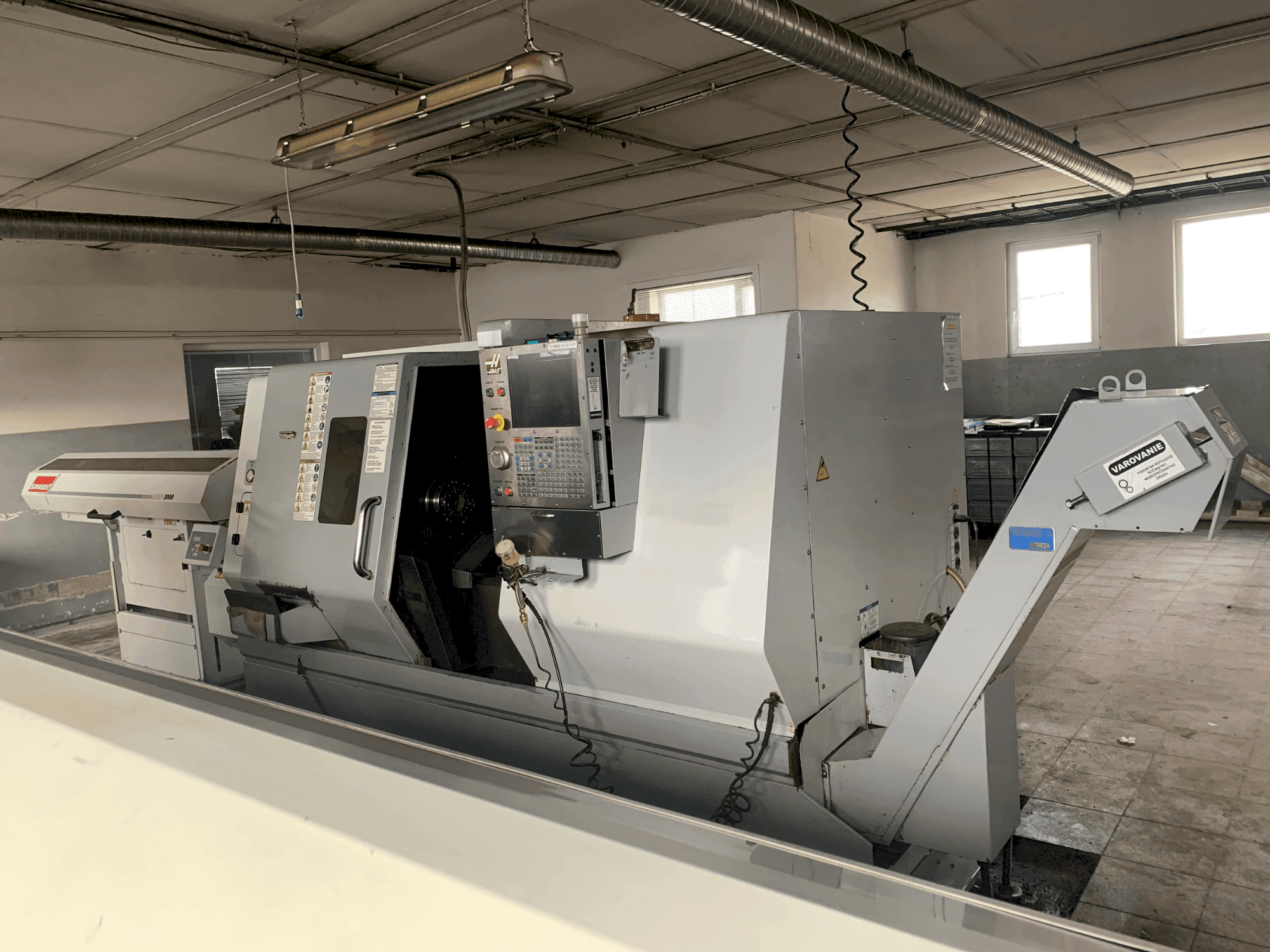 Vista Frontal da HAAS SL-30TBHE máquina