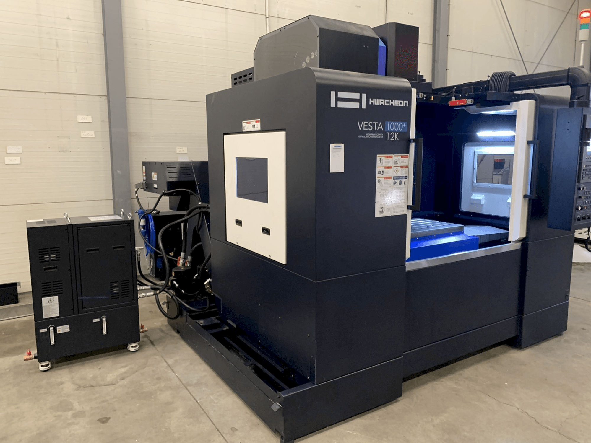 Vista Frontal da HWACHEON VESTA-1000+ máquina
