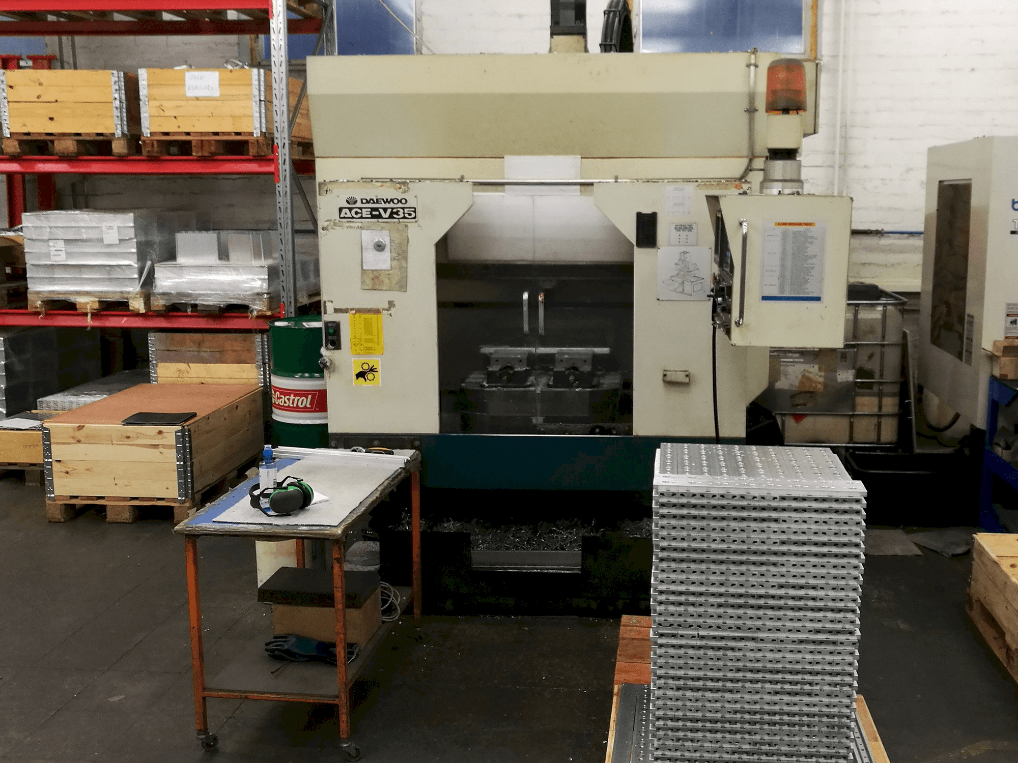 Vista Frontal da DAEWOO ACE V-35 máquina