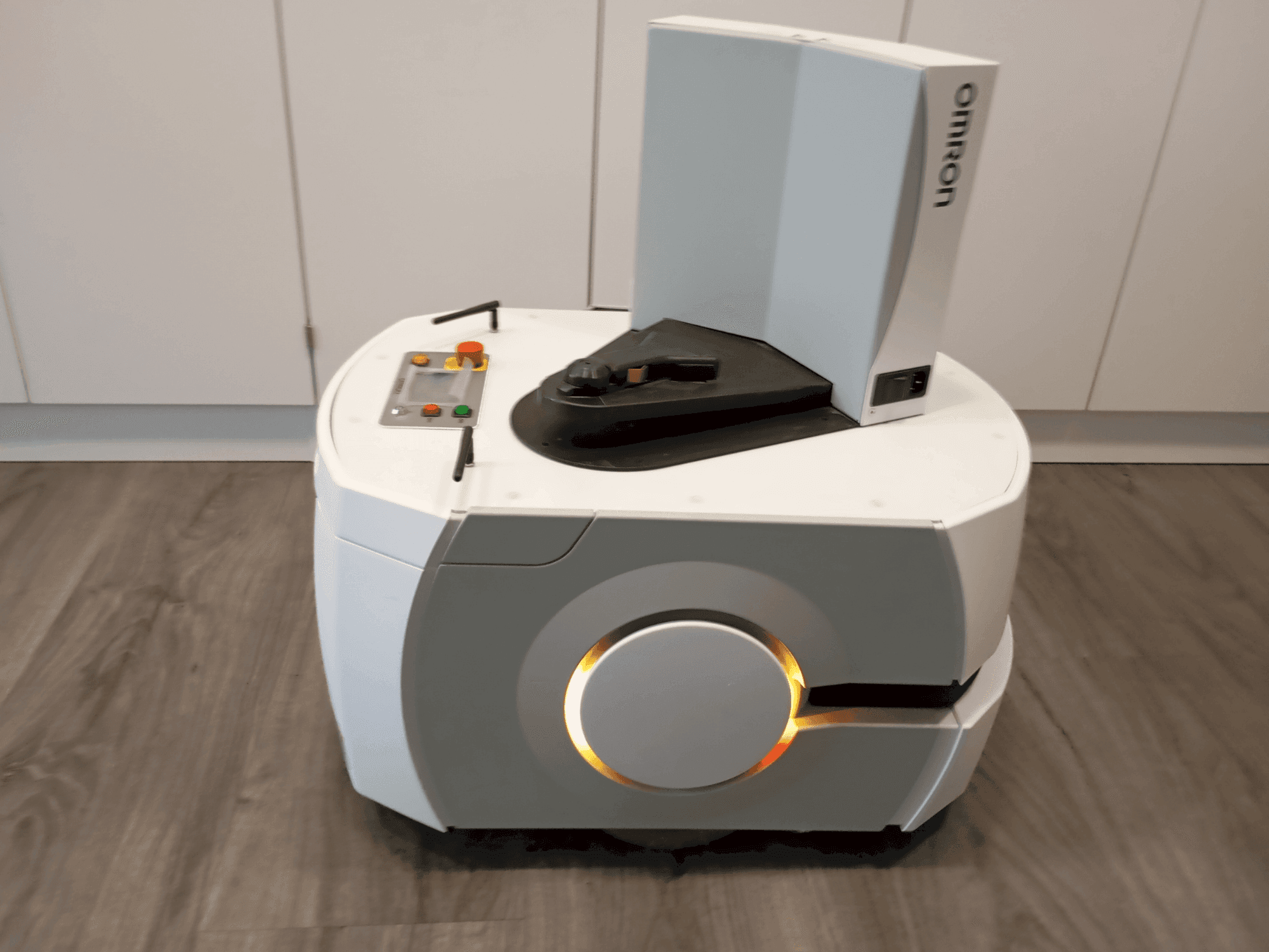 Vista Frontal da OMRON LD90 máquina