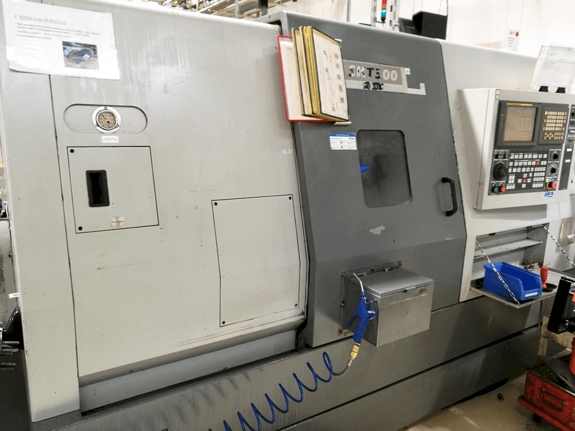 Vista Frontal da Hyundai Kia SKT 300 máquina