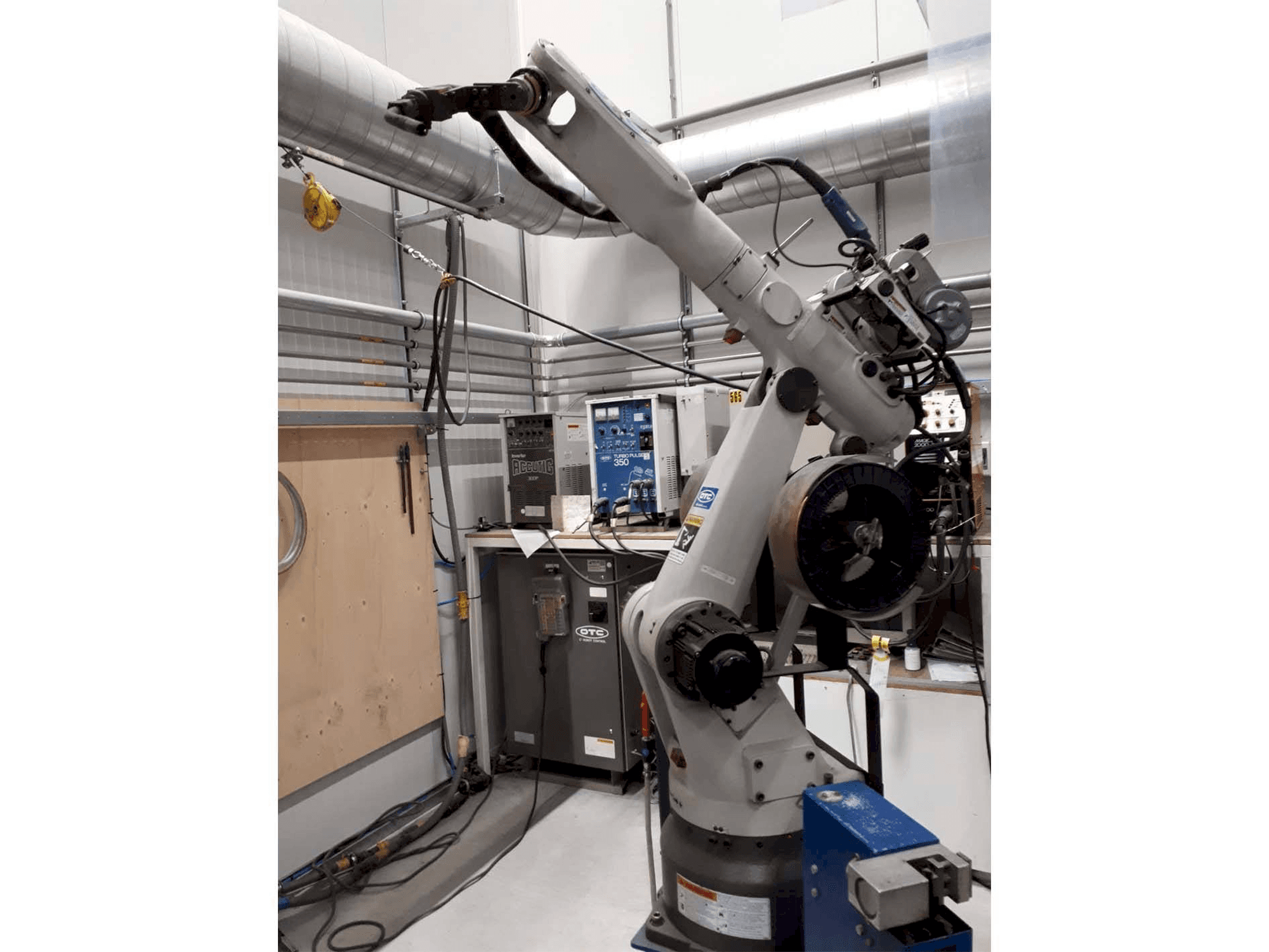 Vista Frontal da OTC Daihen Welding Robot máquina