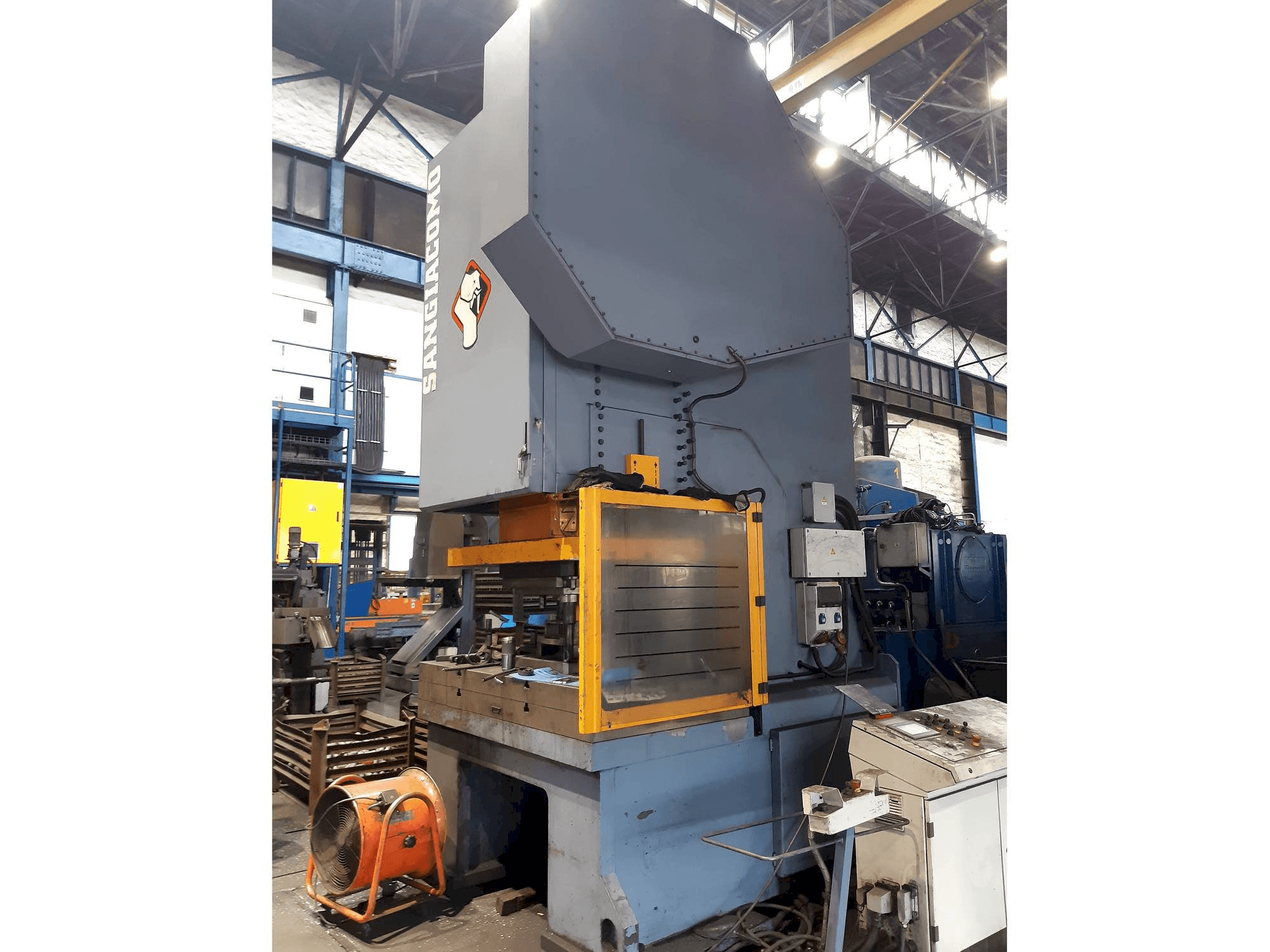 Vista Frontal da Sangiacomo T.450 RCE máquina