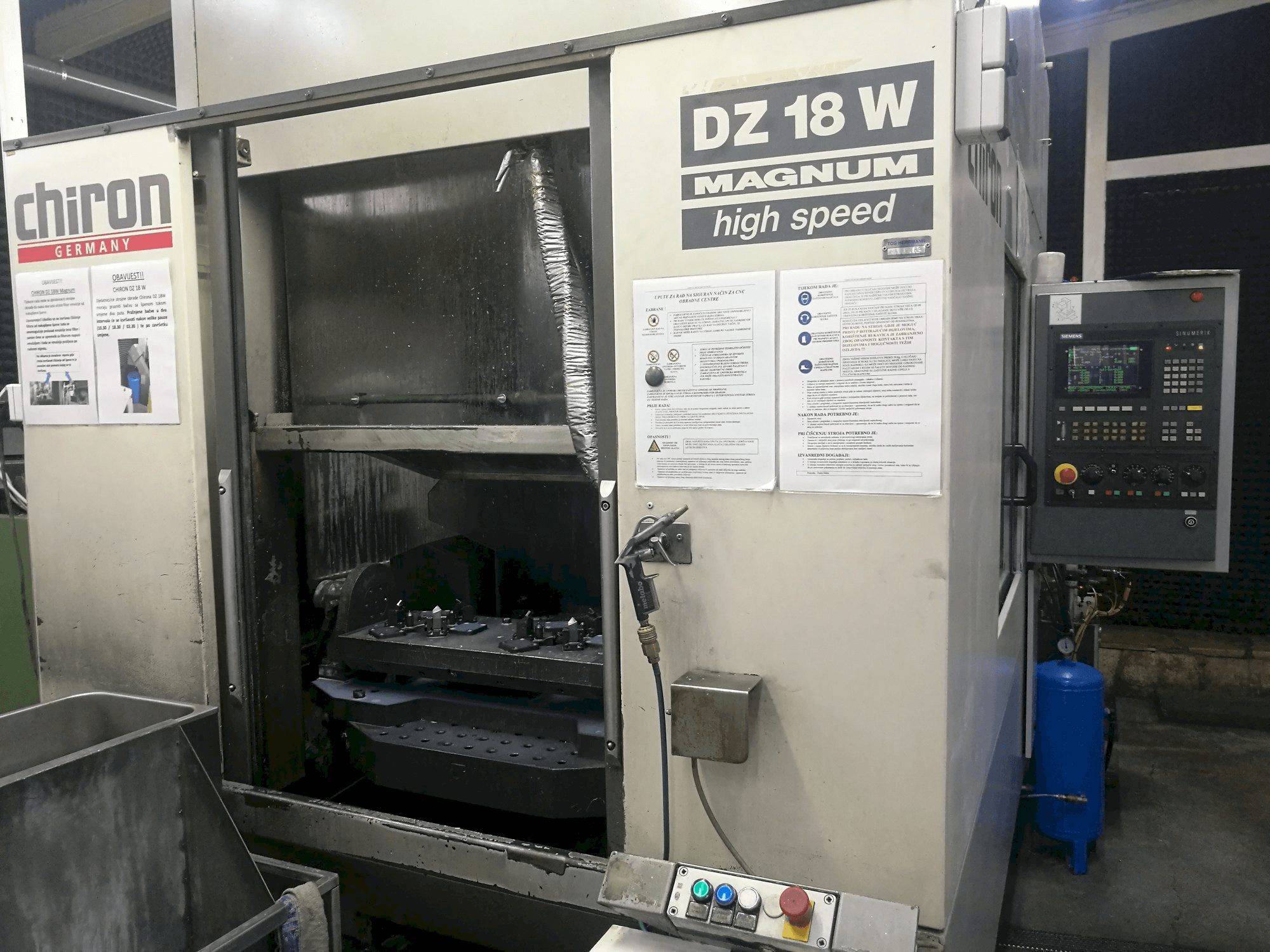 Vista Frontal da CHIRON DZ 18 W máquina