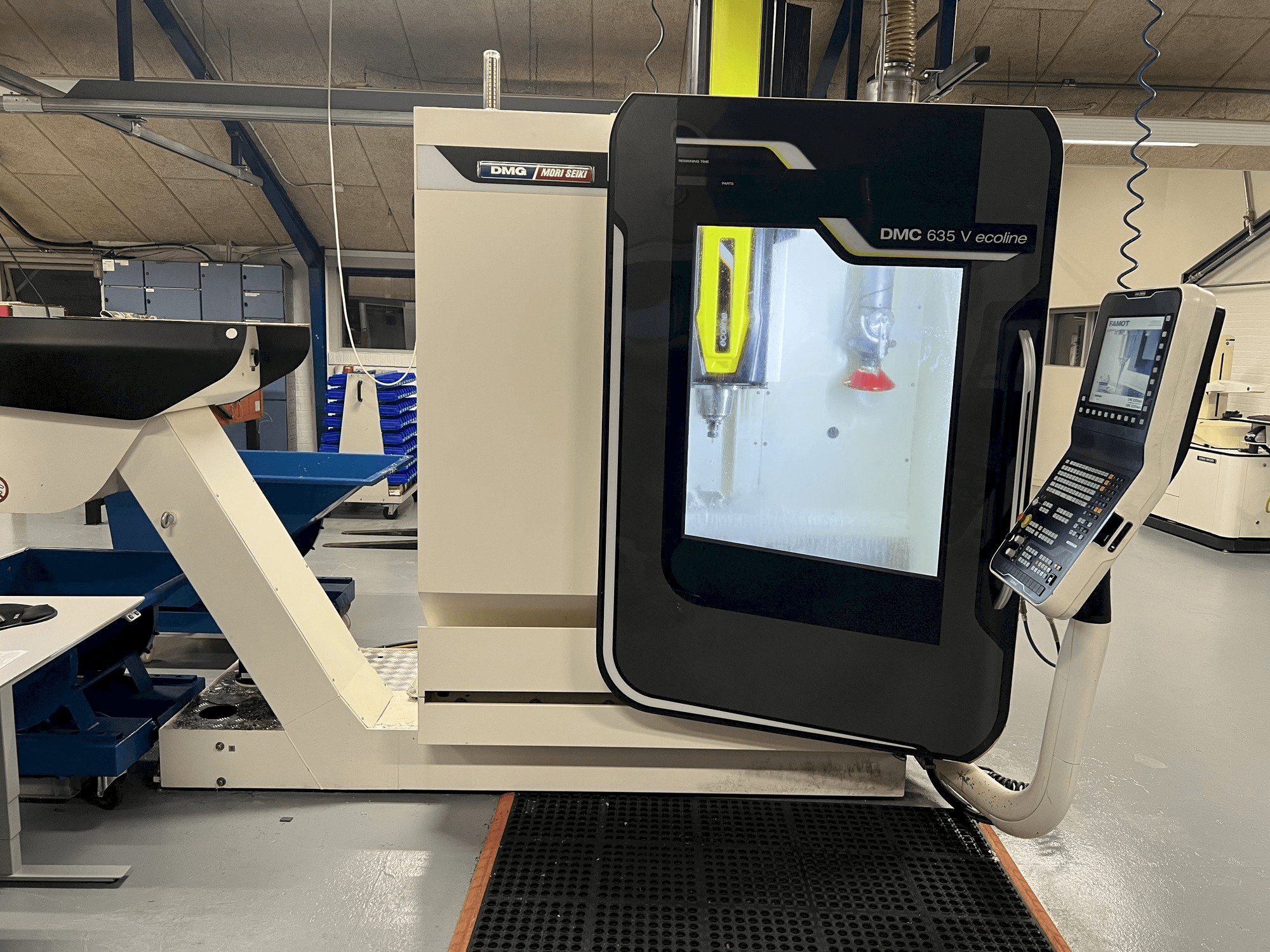 Vista Frontal da DMG Mori Seiki DMC 635 V ECOLINE máquina