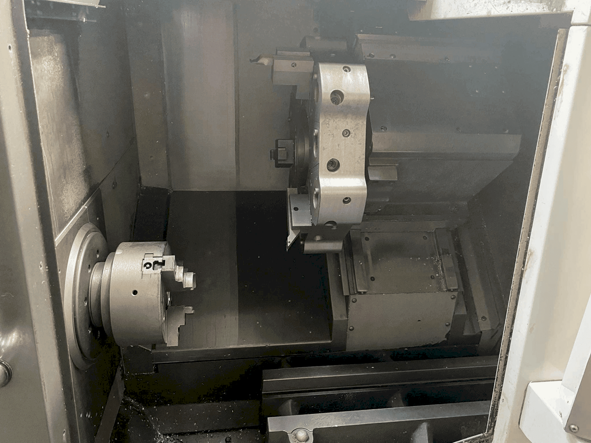 Vista Frontal da HAAS ST-10 máquina