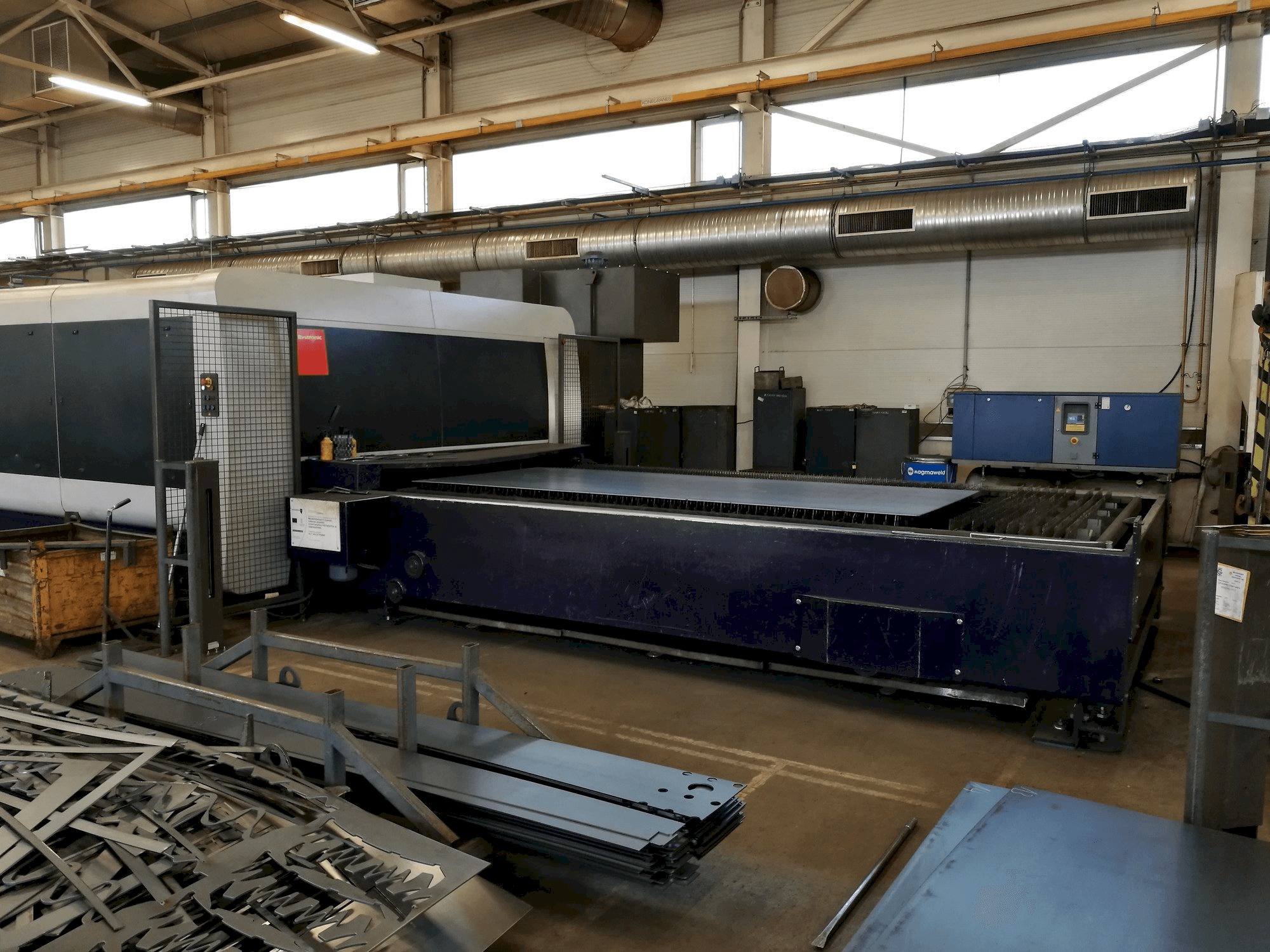 Vista Lateral Esquerda da Bystronic BySprint Fiber 4020 máquina