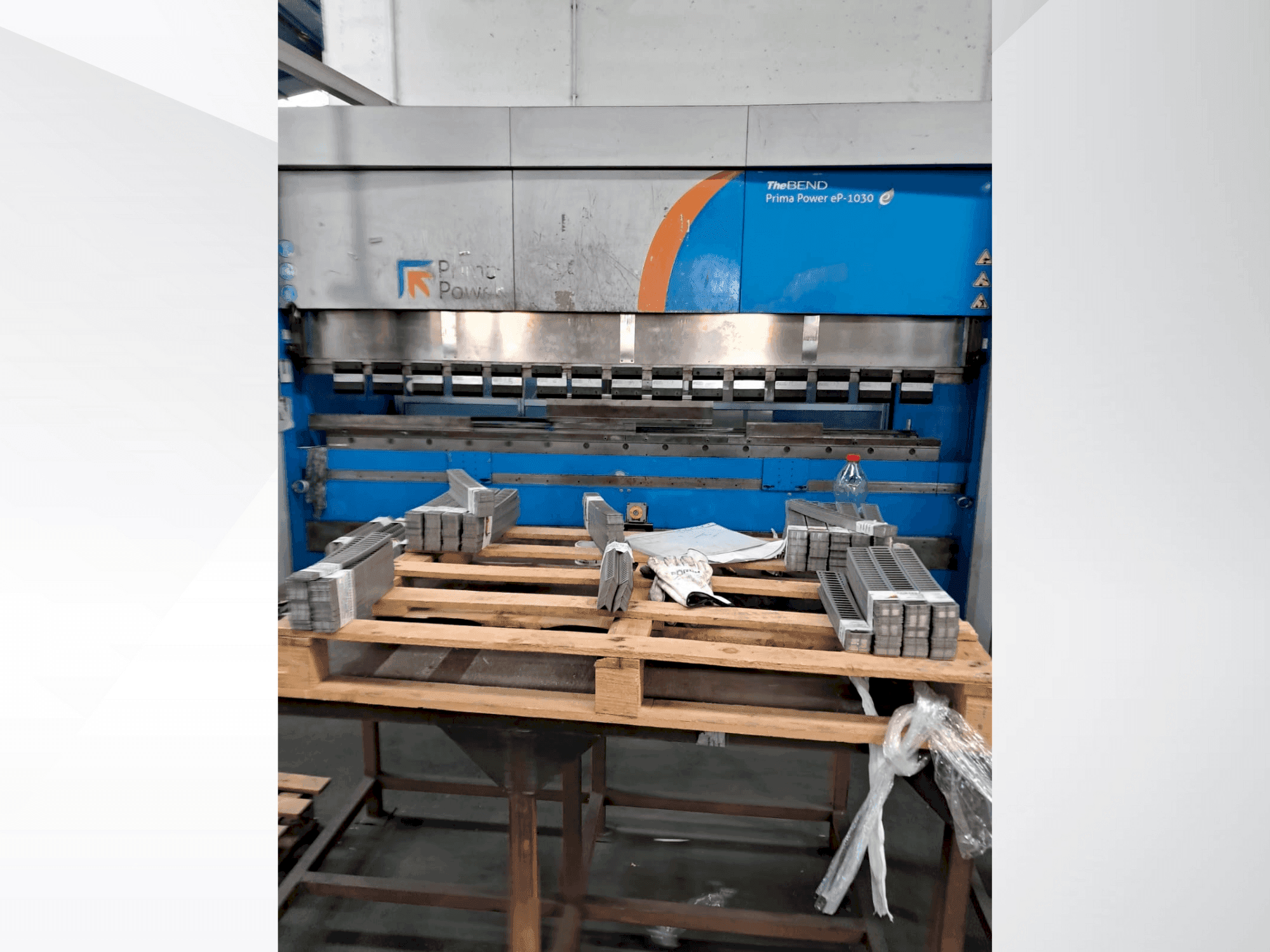 Vista Frontal da Prima Power eP-1030 máquina