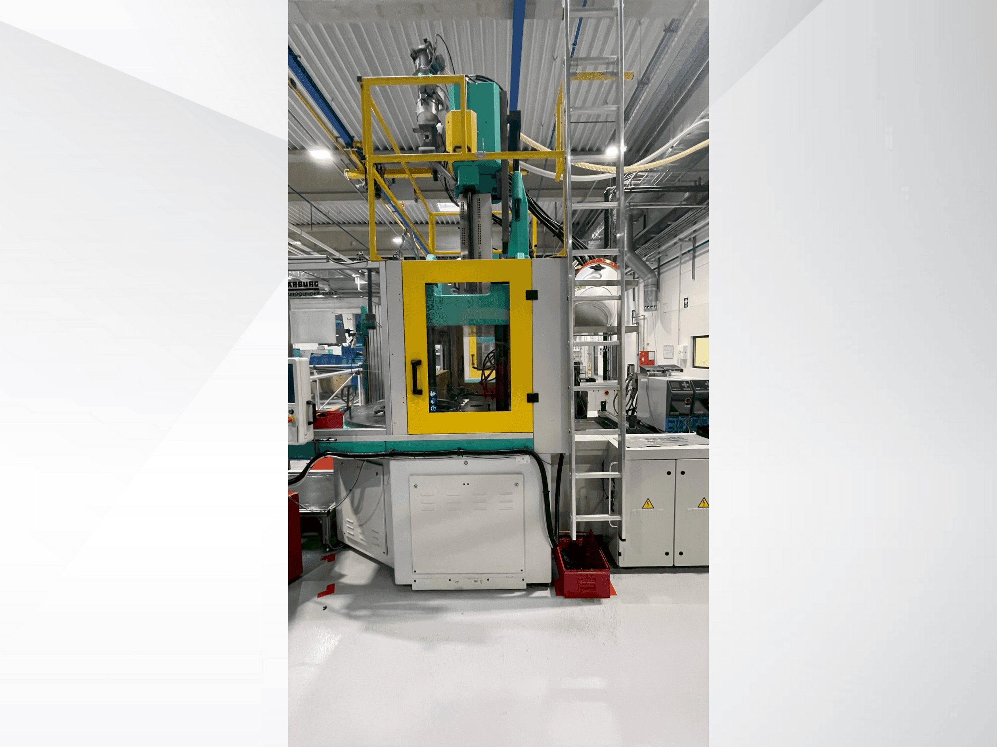 Vista Frontal da Arburg Allrounder 1500 T 2000-400 máquina