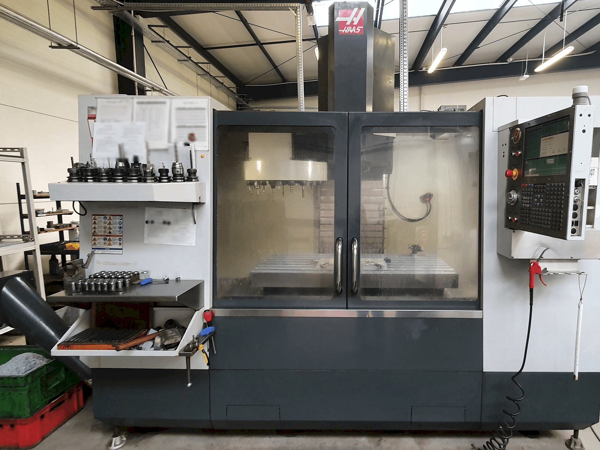 Vista Frontal da HAAS VF-3YT máquina