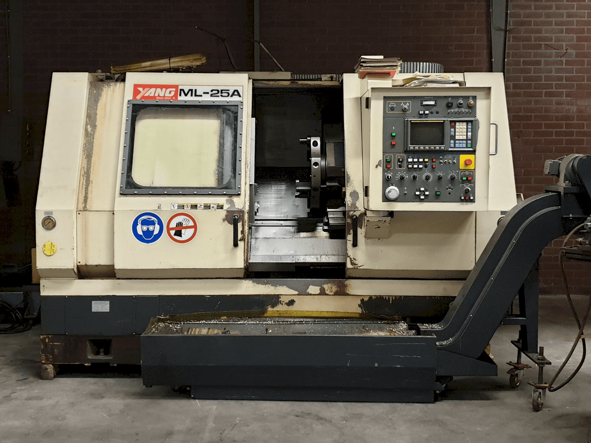 Vista Frontal da Yang ML - 25A máquina