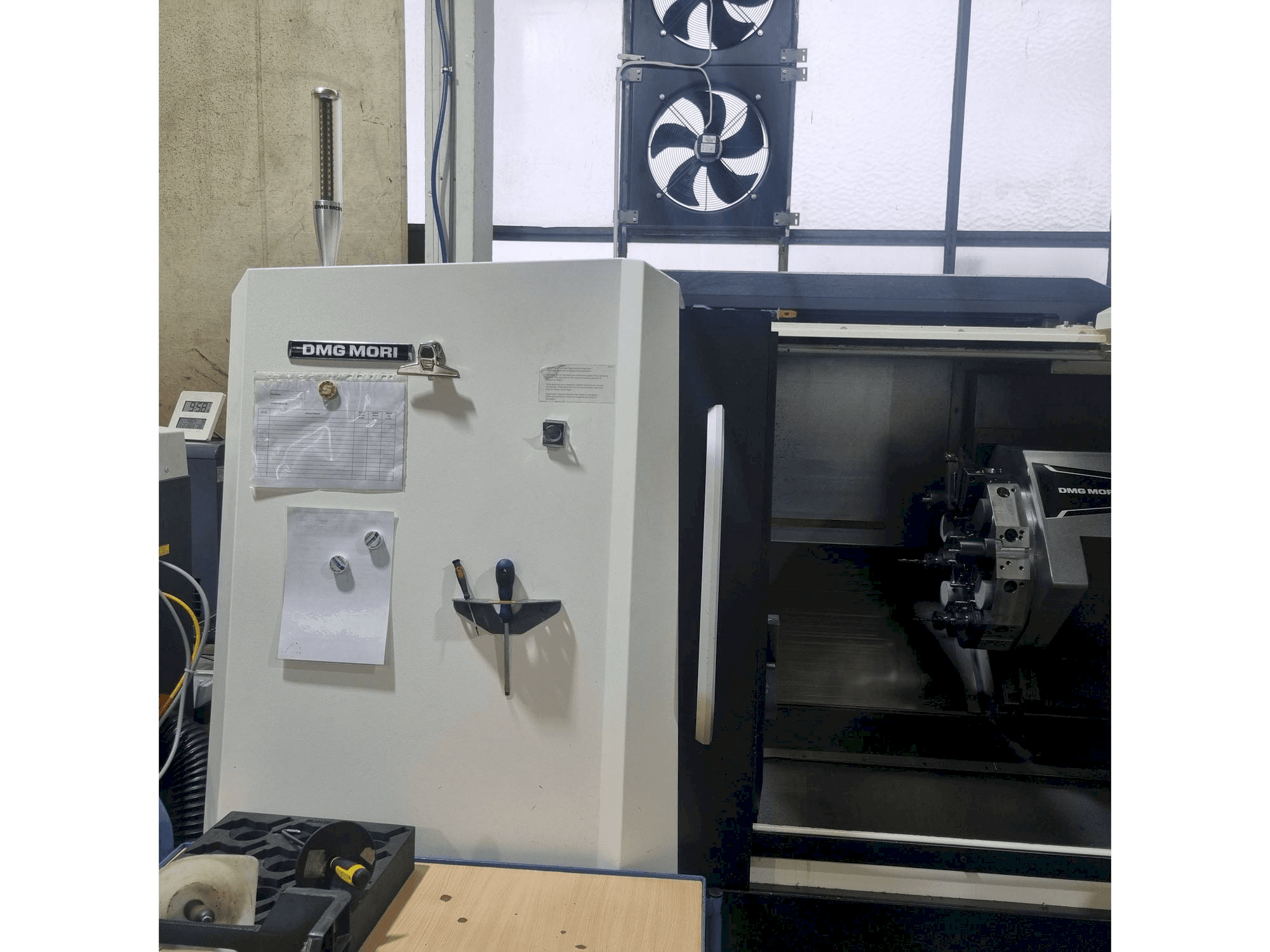 Vista Frontal da DMG MORI CLX 450 V4 máquina