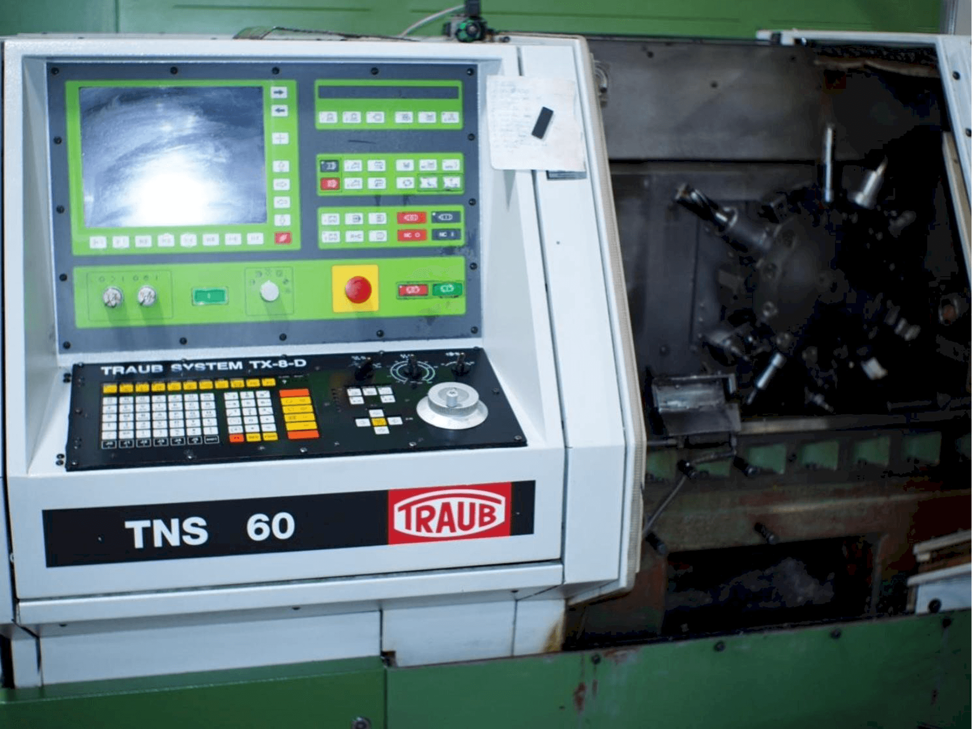 Vista Frontal da TRAUB TNS 60 máquina