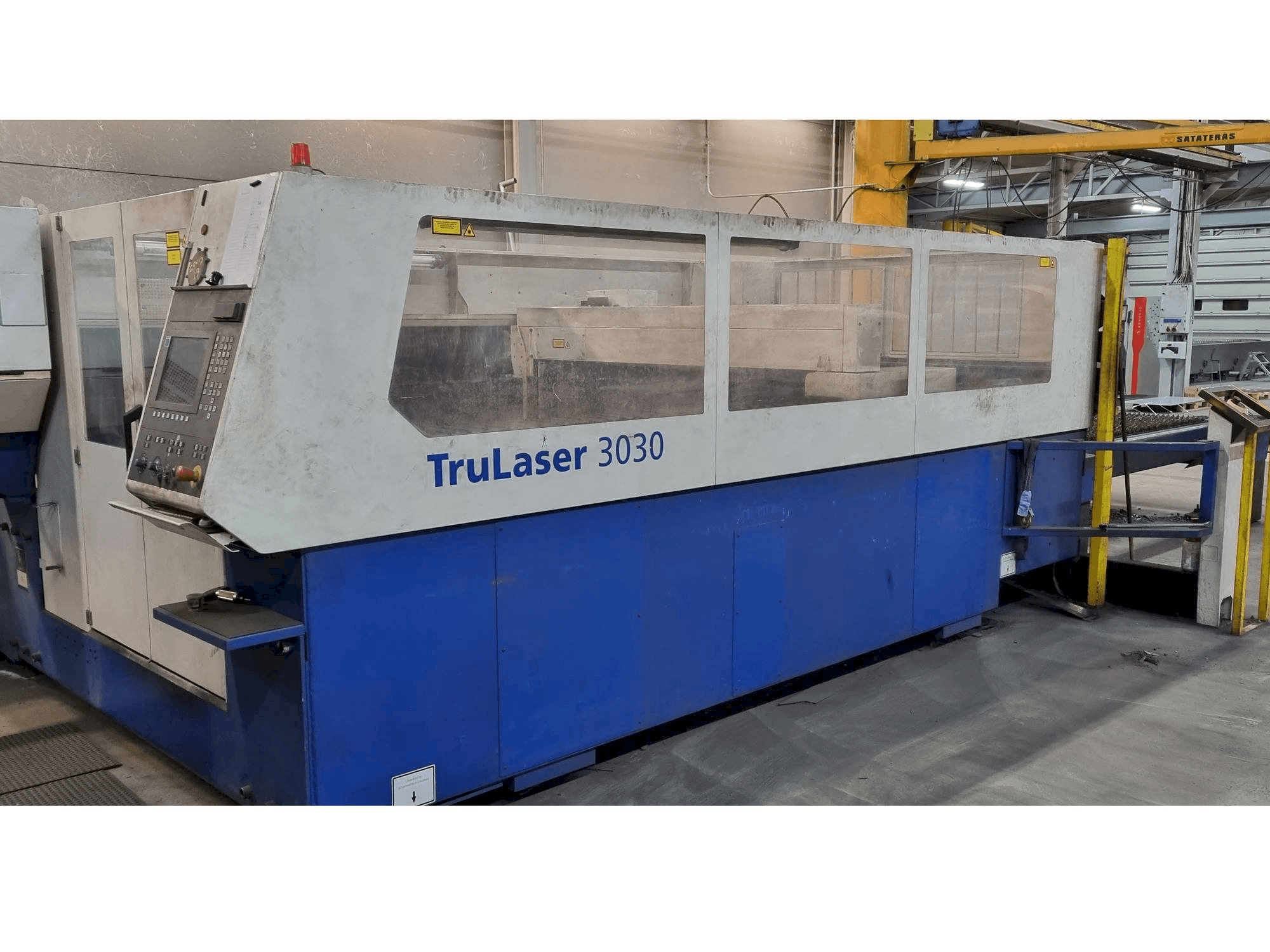 Vista Frontal da Trumpf TruLaser 3030 máquina