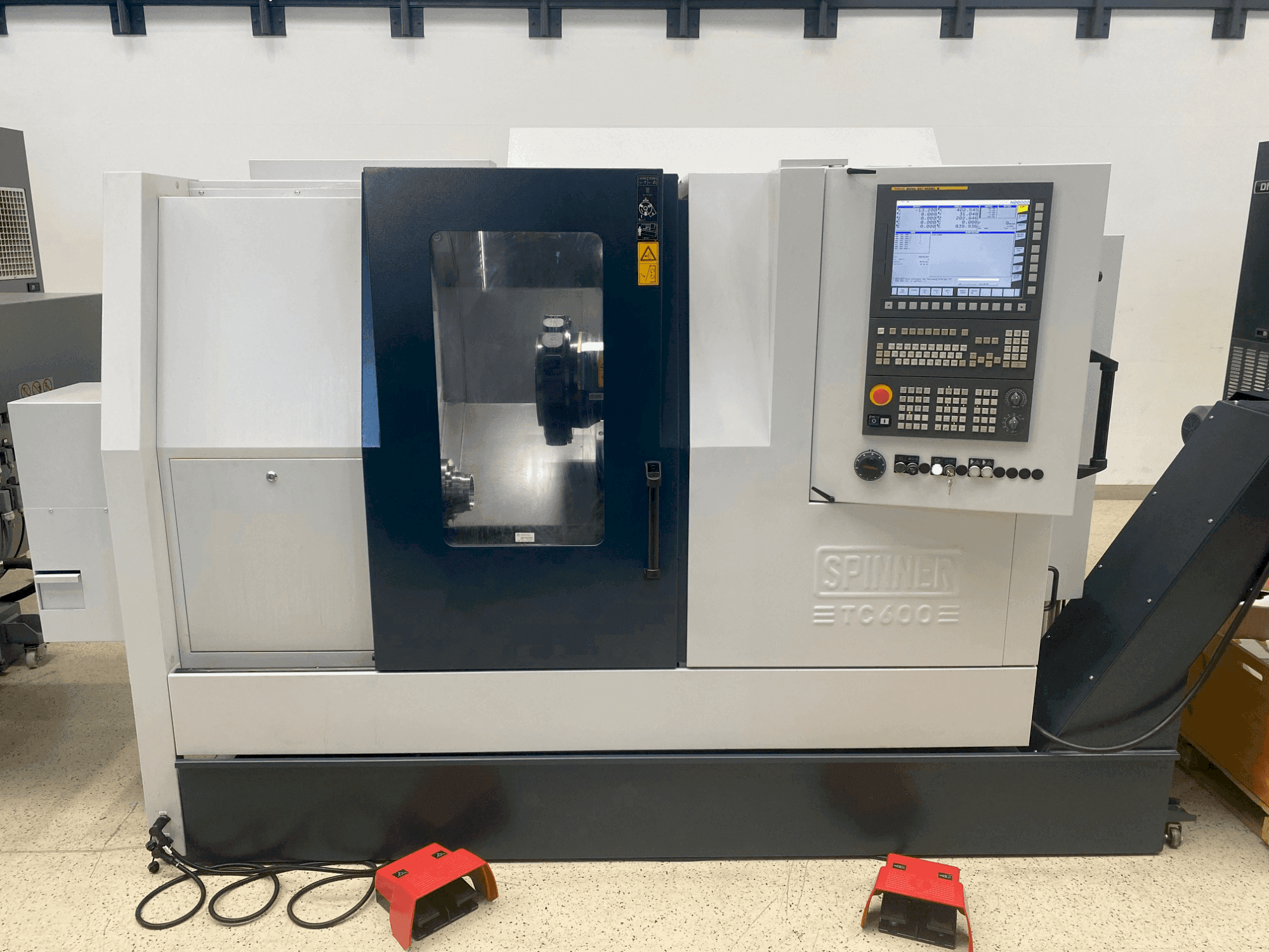 Vista Frontal da SPINNER TC600-65-MCY máquina