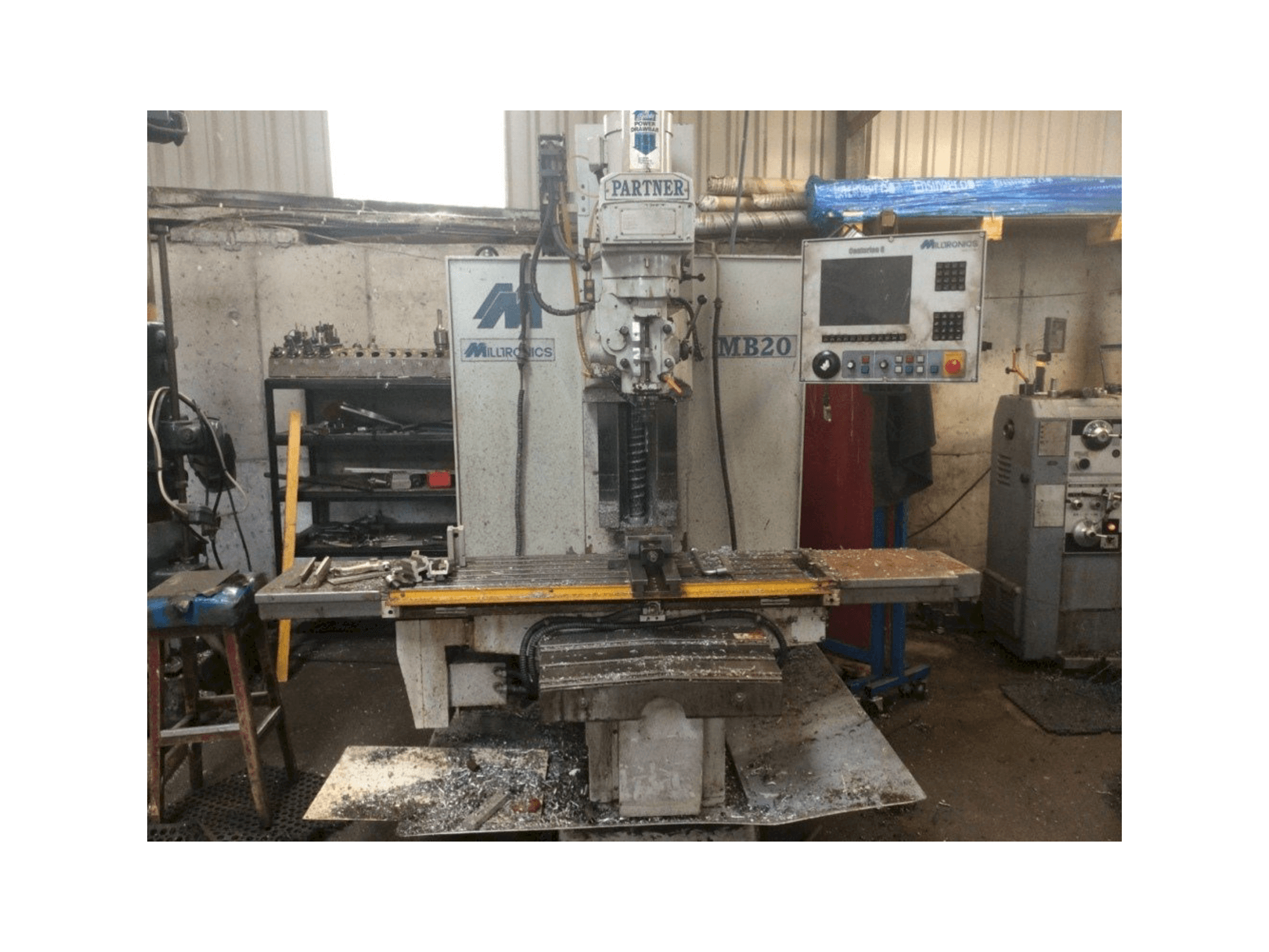 Vista Frontal da MILLTRONICS MB20 máquina