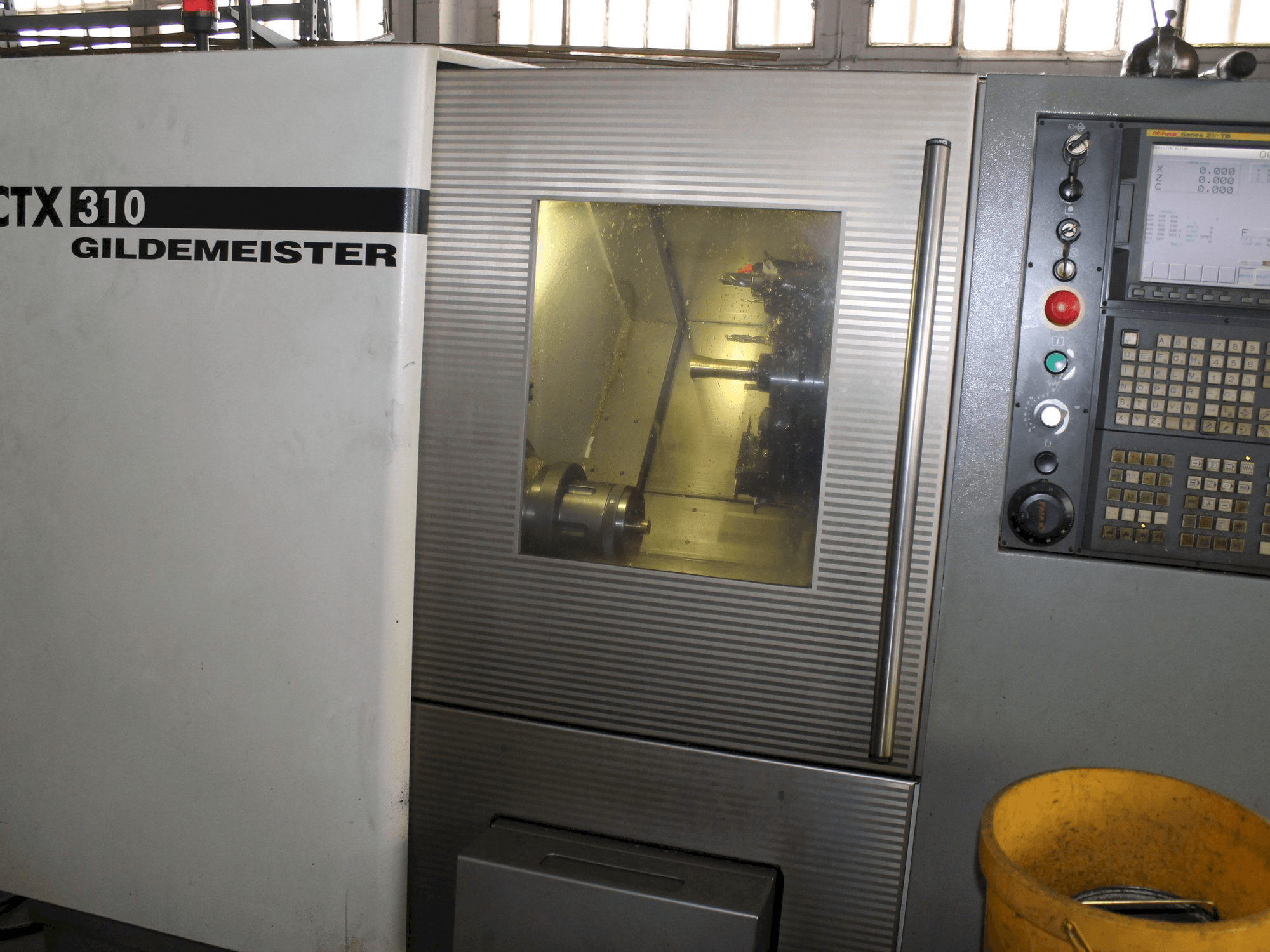 Vista Frontal da Gildemeister CTX - 310 máquina
