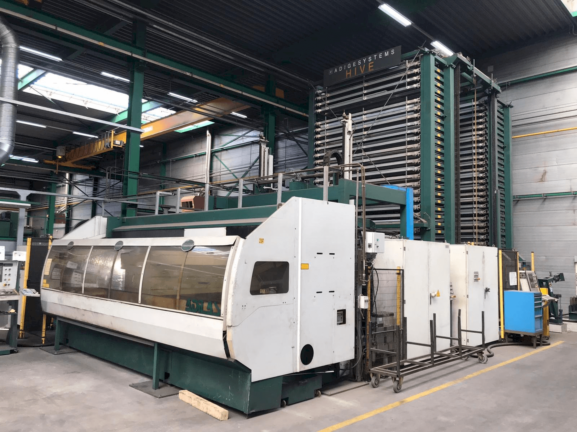 Vista Frontal da BLM Adige Adilas 3,2kW CO2 laser 3015 + automation máquina