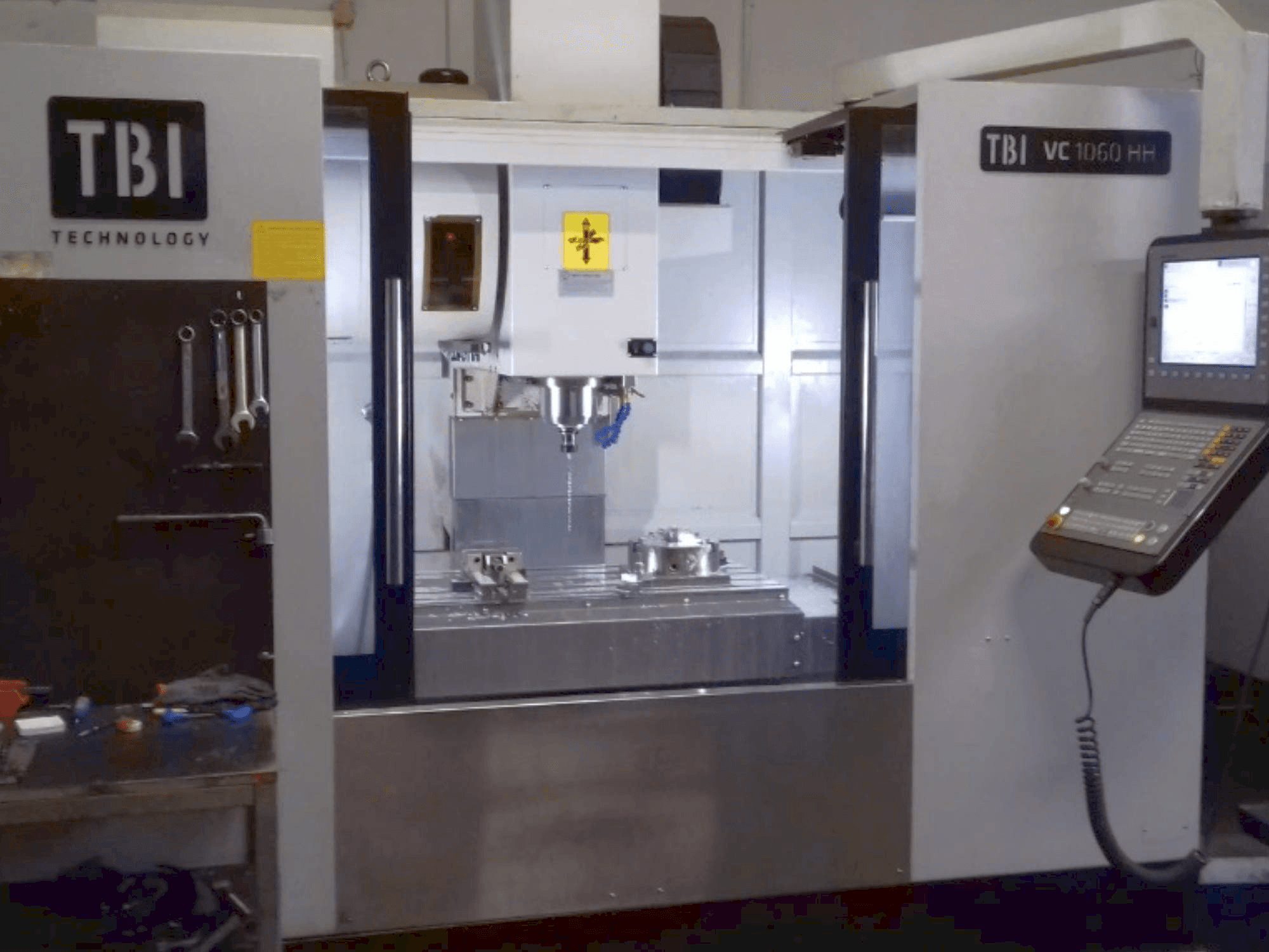 Vista Frontal da TBI VC 1060 HH máquina