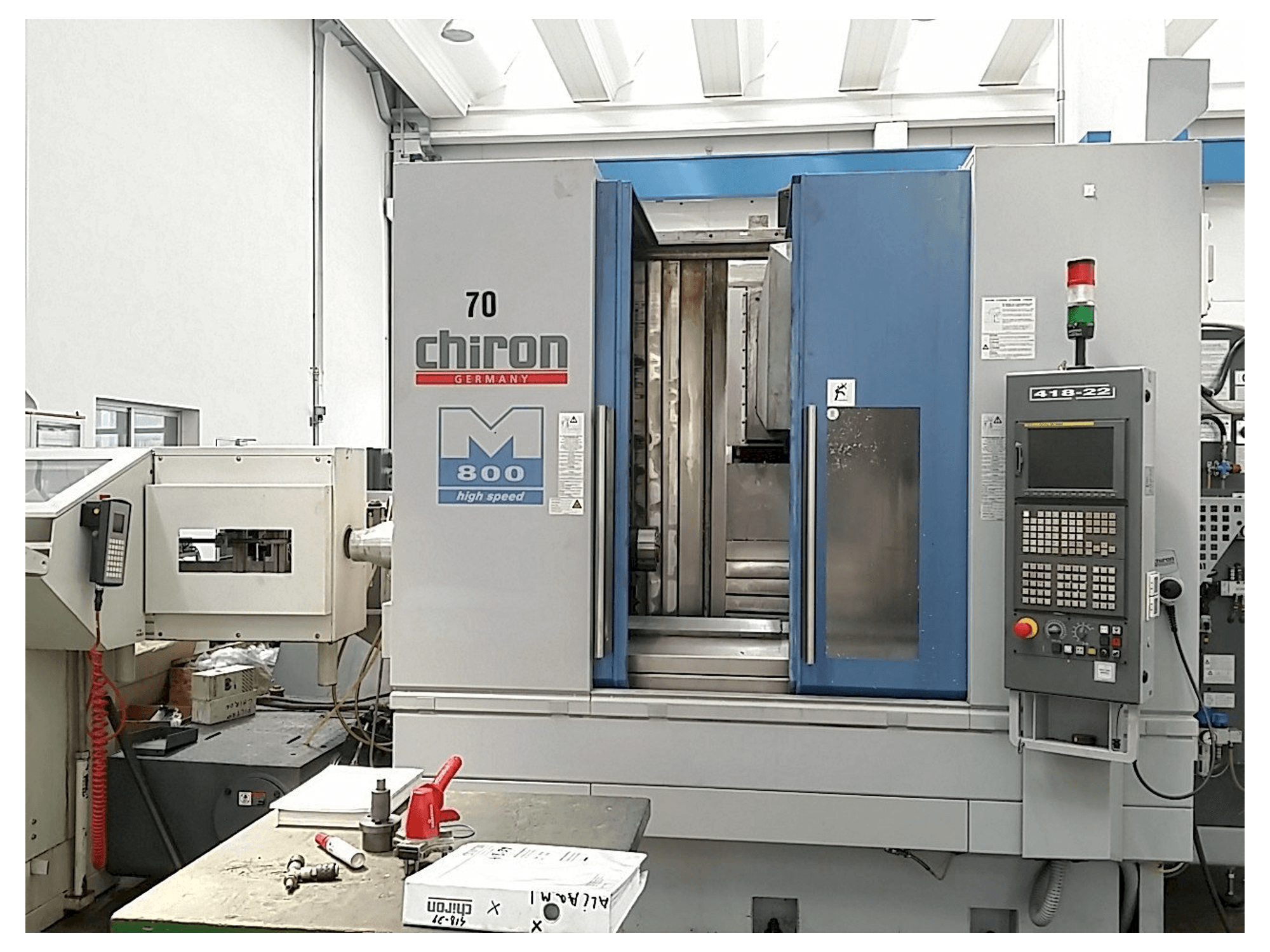 Vista Frontal da CHIRON Mill 800 máquina