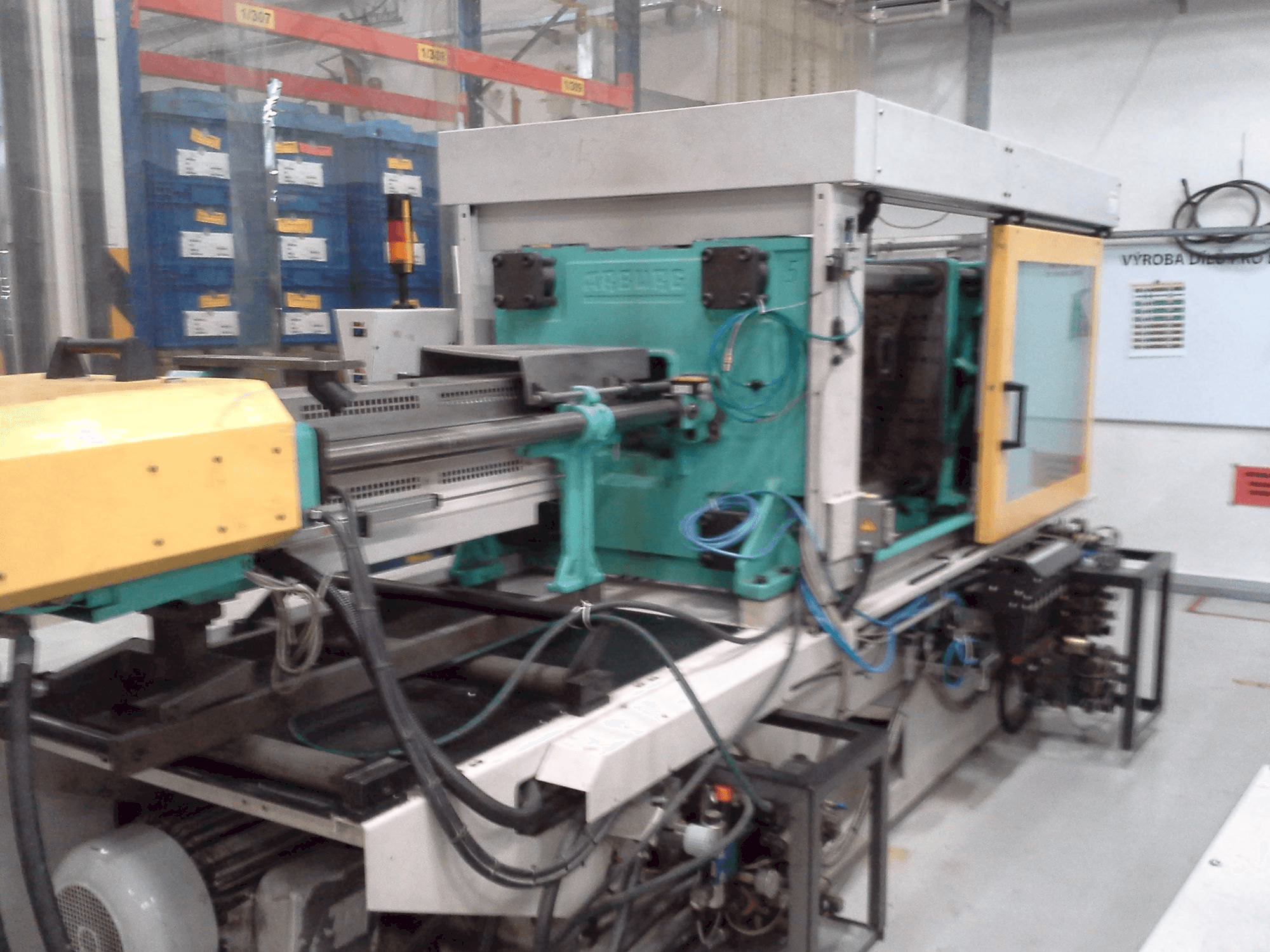 Vista Frontal da Arburg 570C 2000-675 máquina