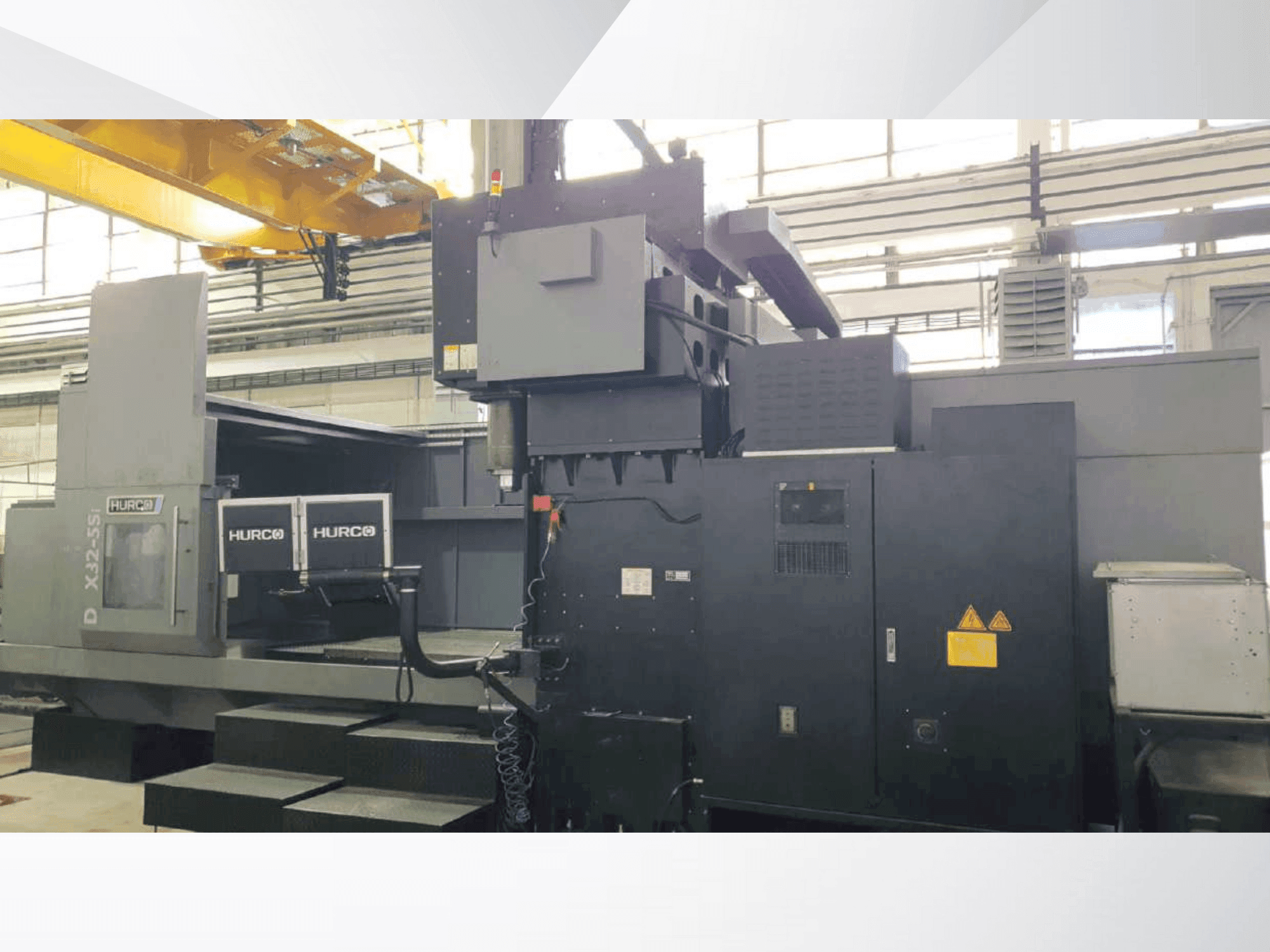 Vista Frontal da Hurco DCX32-5Si máquina